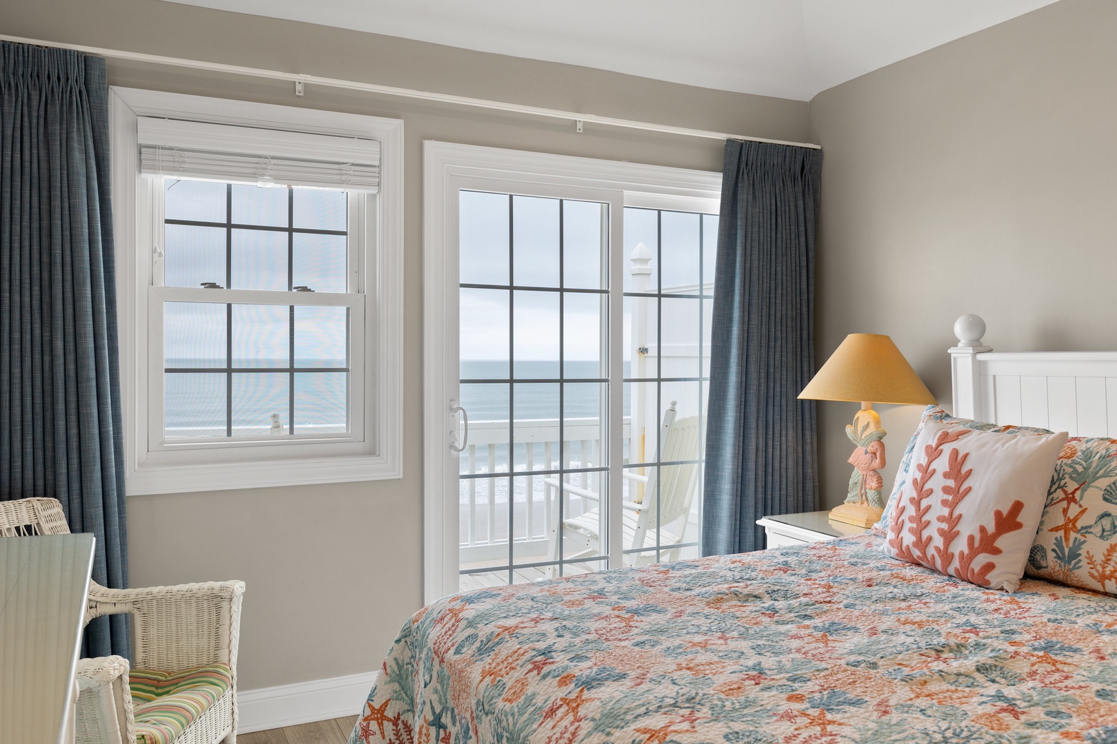 013_850_villas_drive-10
