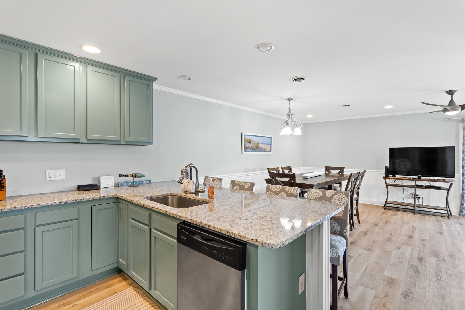 The well-stocked kitchen with countertop seating for 4
