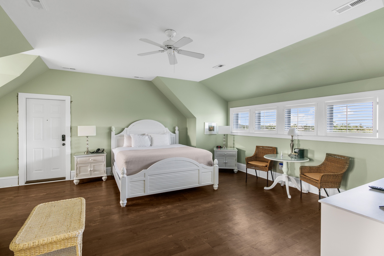 THI_Room 32-2