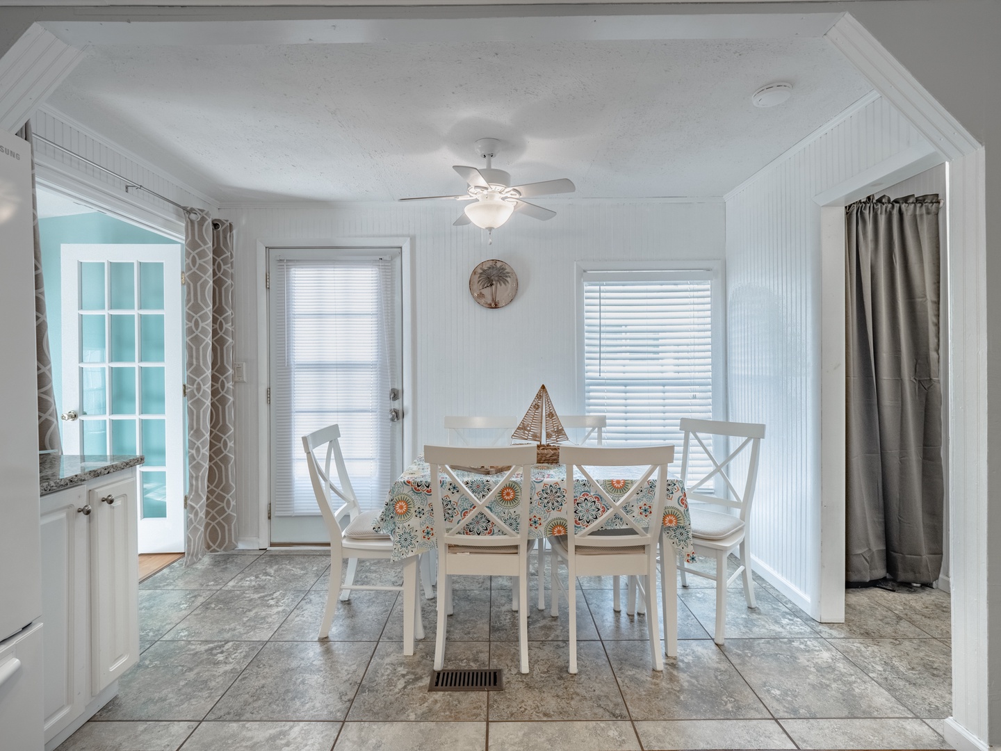 Plenty of entertaining & Dining Space