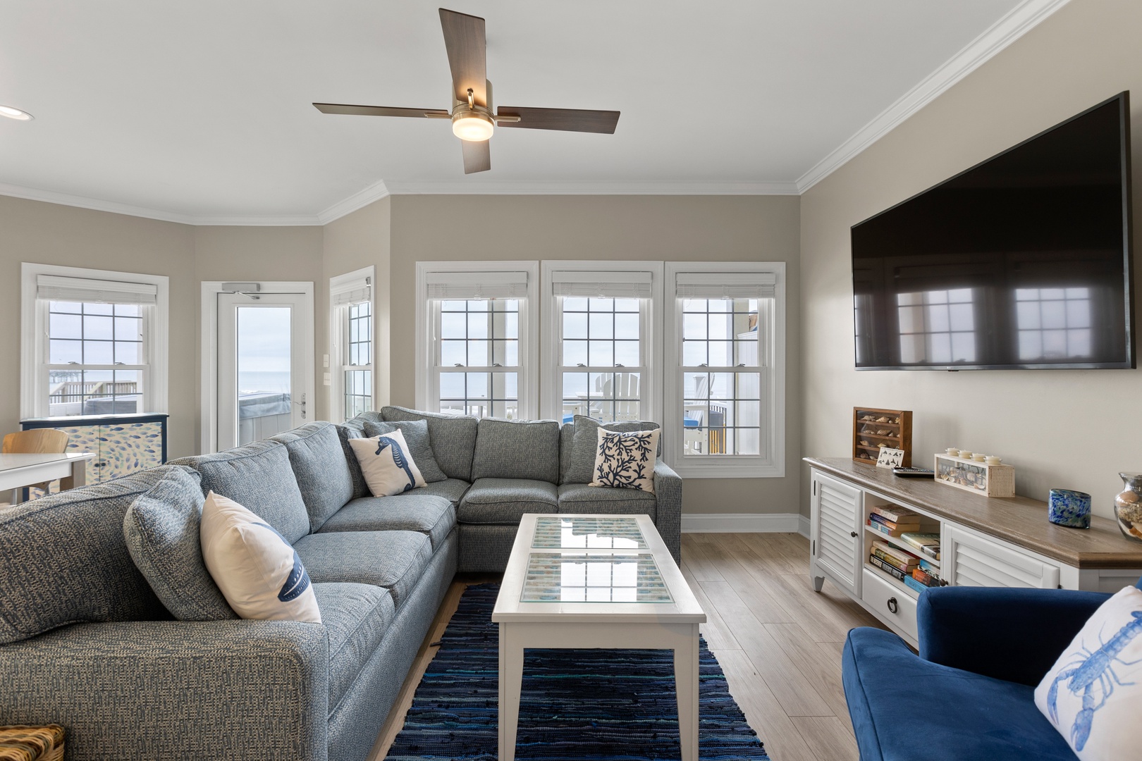 001_850_villas_drive-136