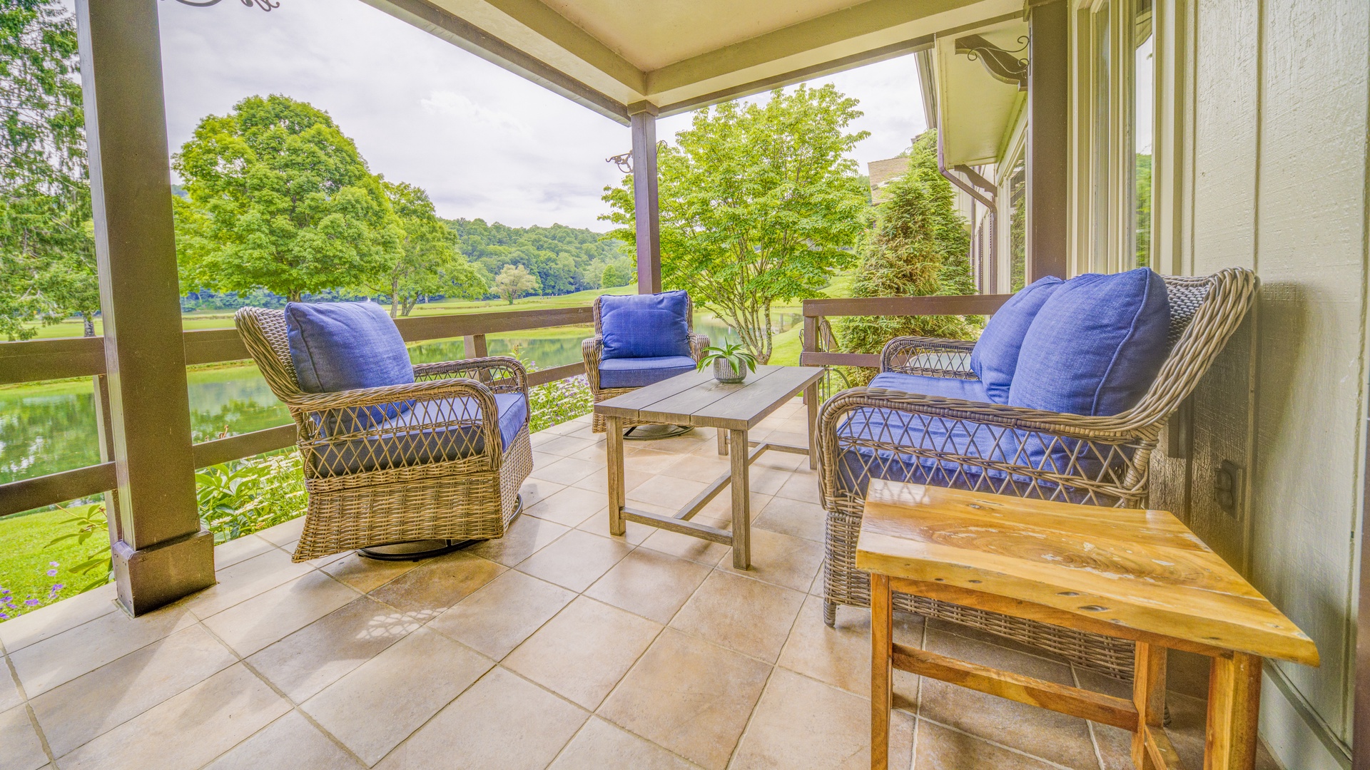 Lakeside Living-12