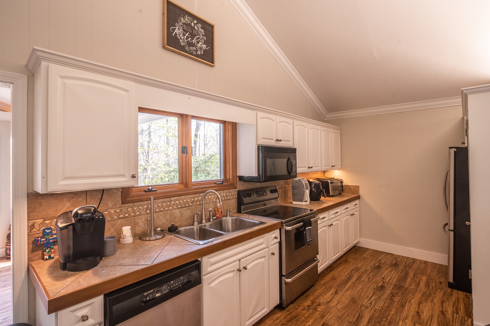 Large 1920 X 1080-24