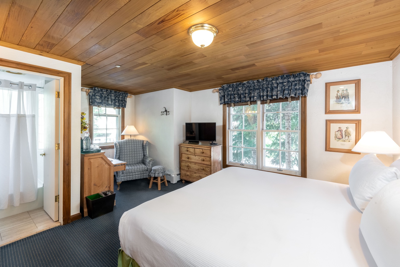 King Bed and Reading Nook
