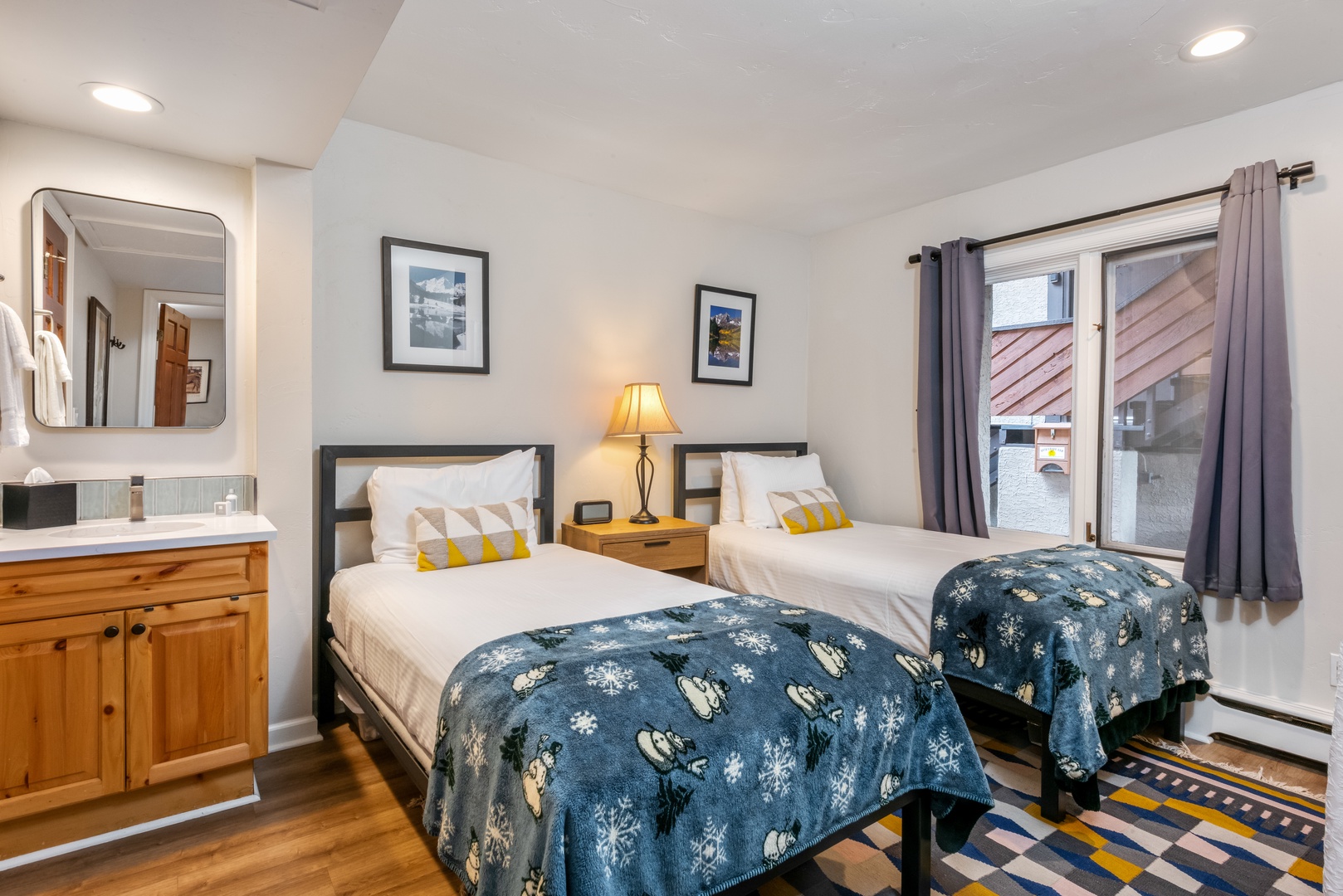 Bedroom with Twin Beds