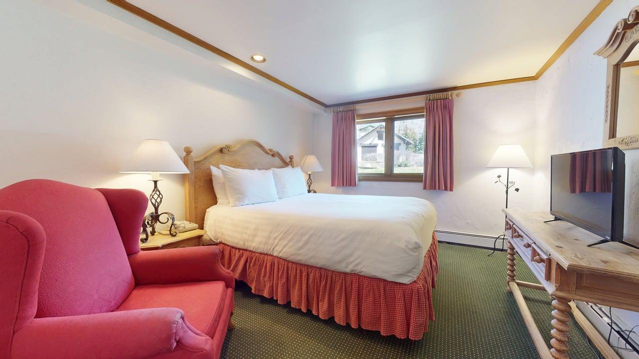 Room with Queen