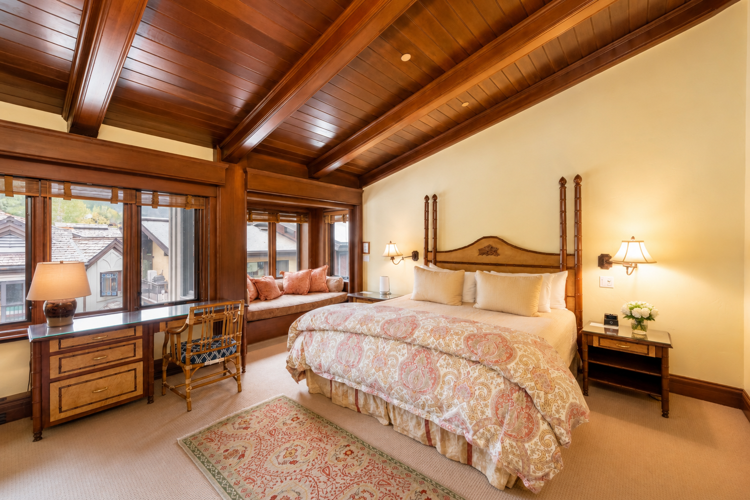 Plaza Lodge 7 Master Bedroom