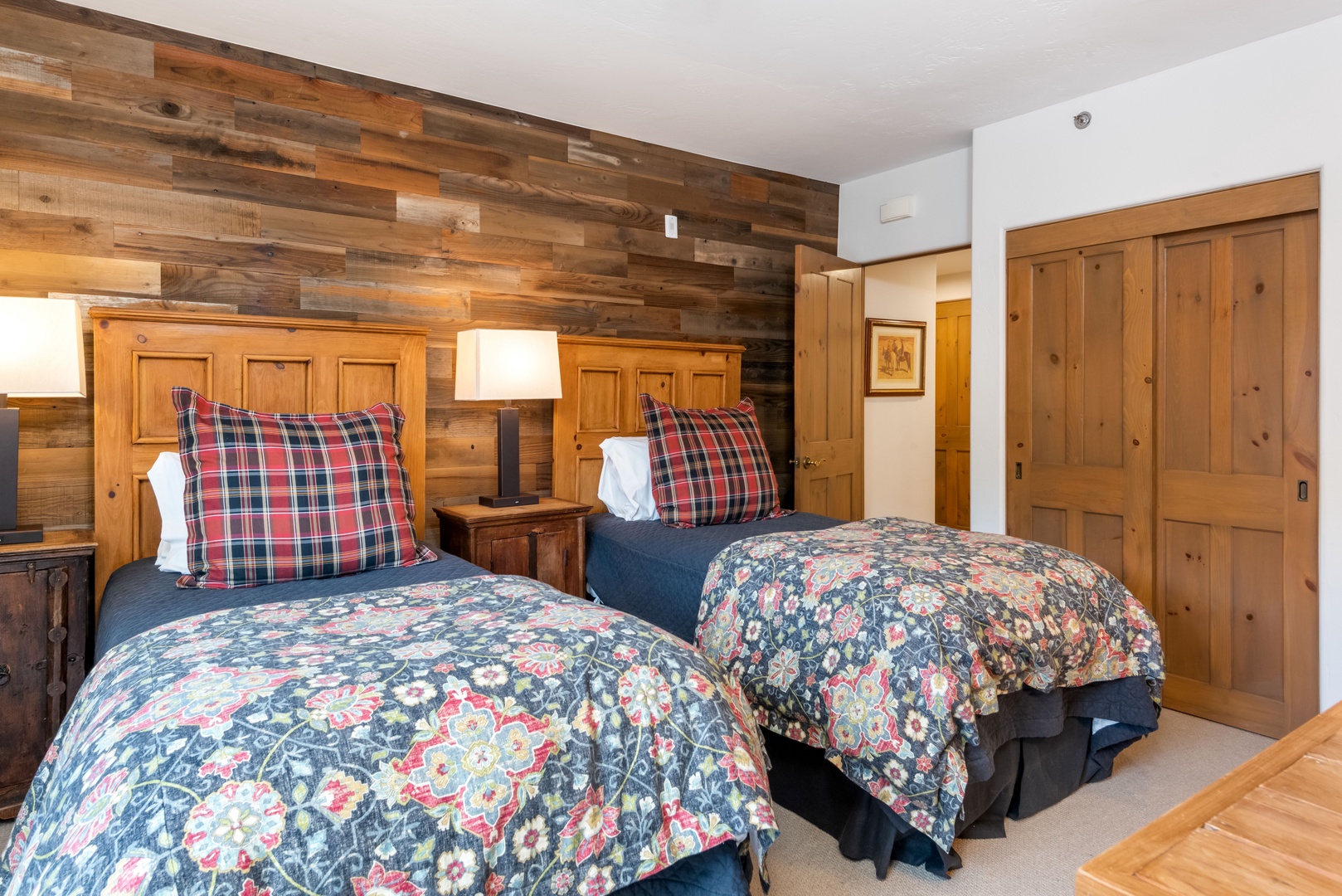 Bedroom with Twin Beds