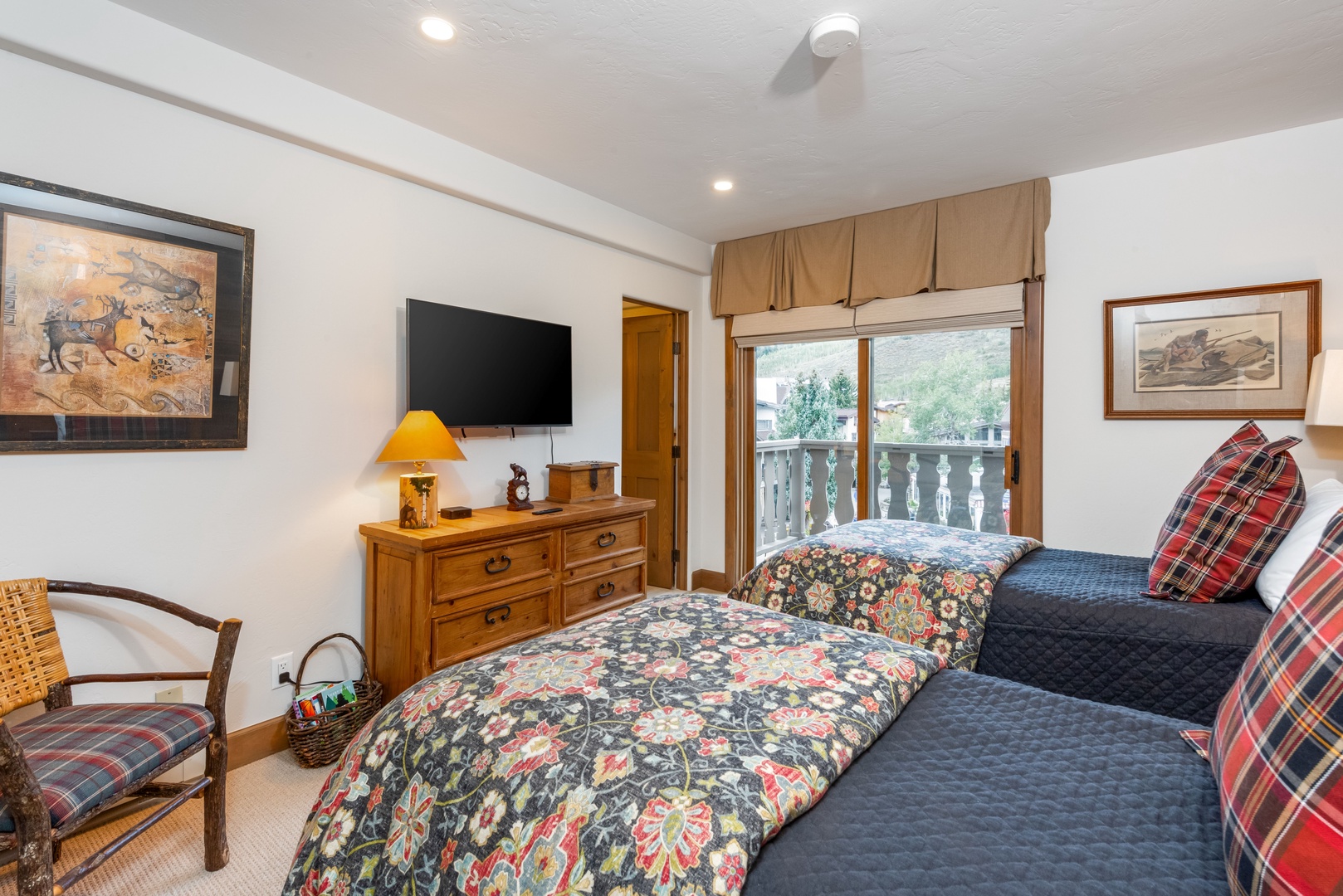 Bedroom with Twin Beds