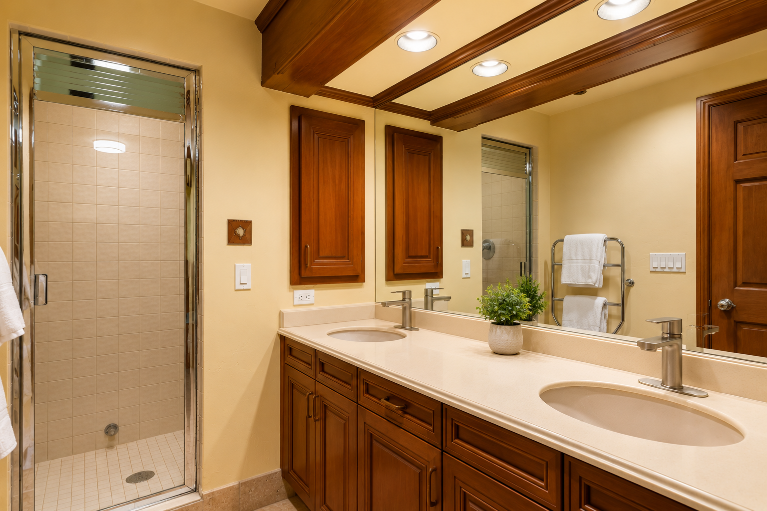 Master Bathroom Plaza Lodge