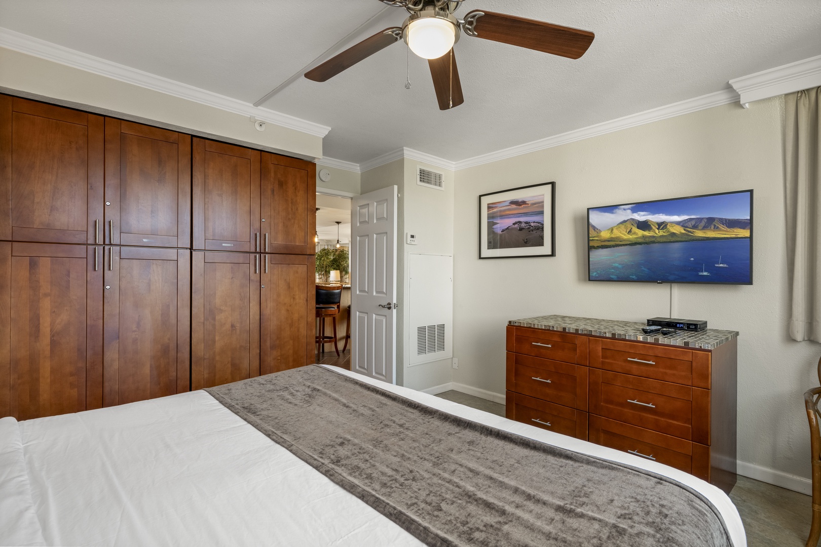 Unwind in your peaceful bedroom with a plush bed, ceiling fan, and ample wardrobe space to keep your belongings organized during your stay.