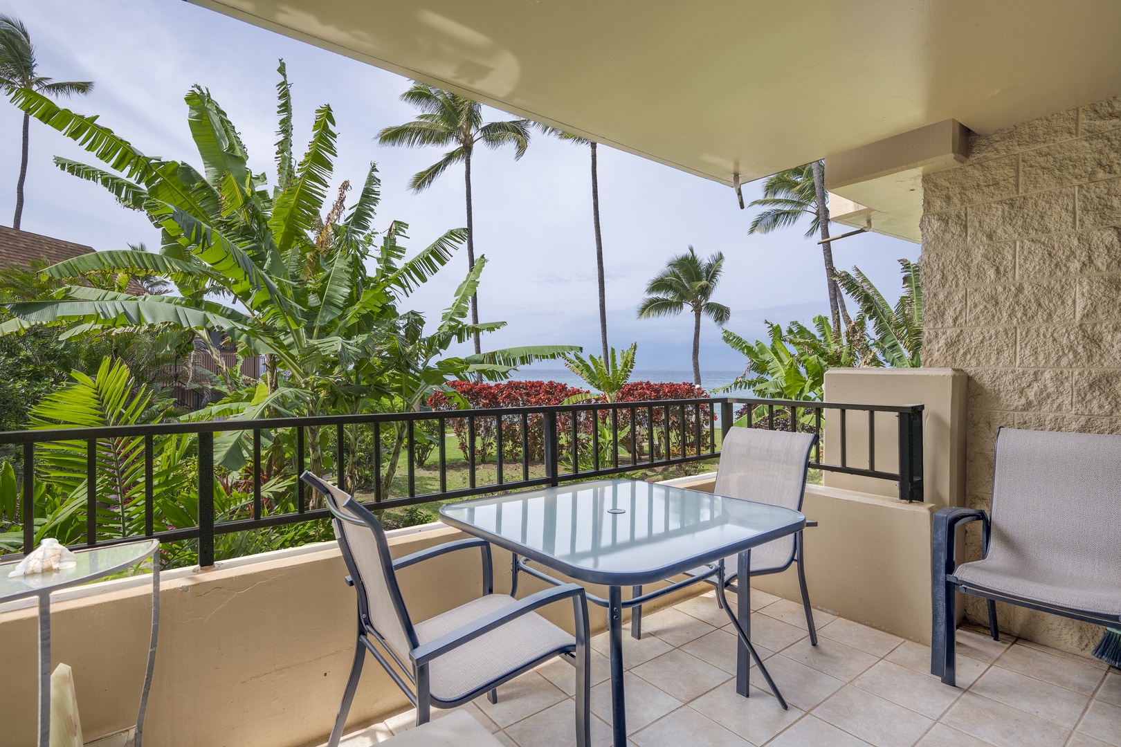 PakiMaui - 1 Bedroom - Ocean Front - 109 - Lanai 01