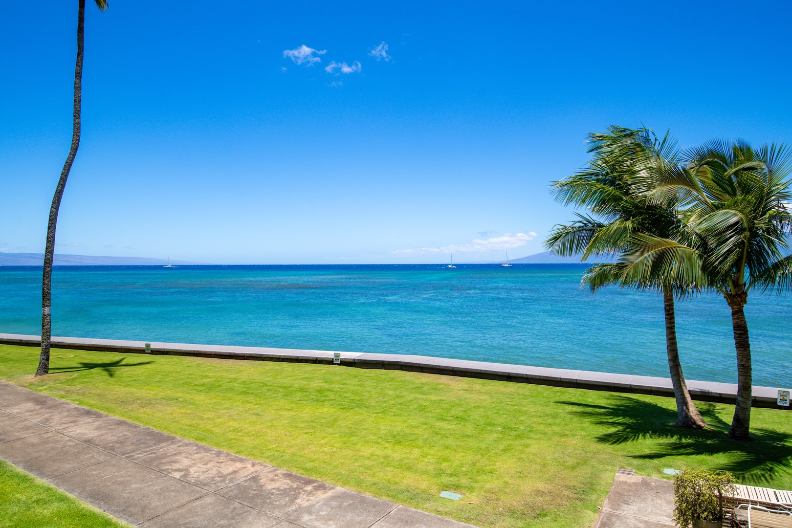 KR216_1BR OF_Lanai And View (1)