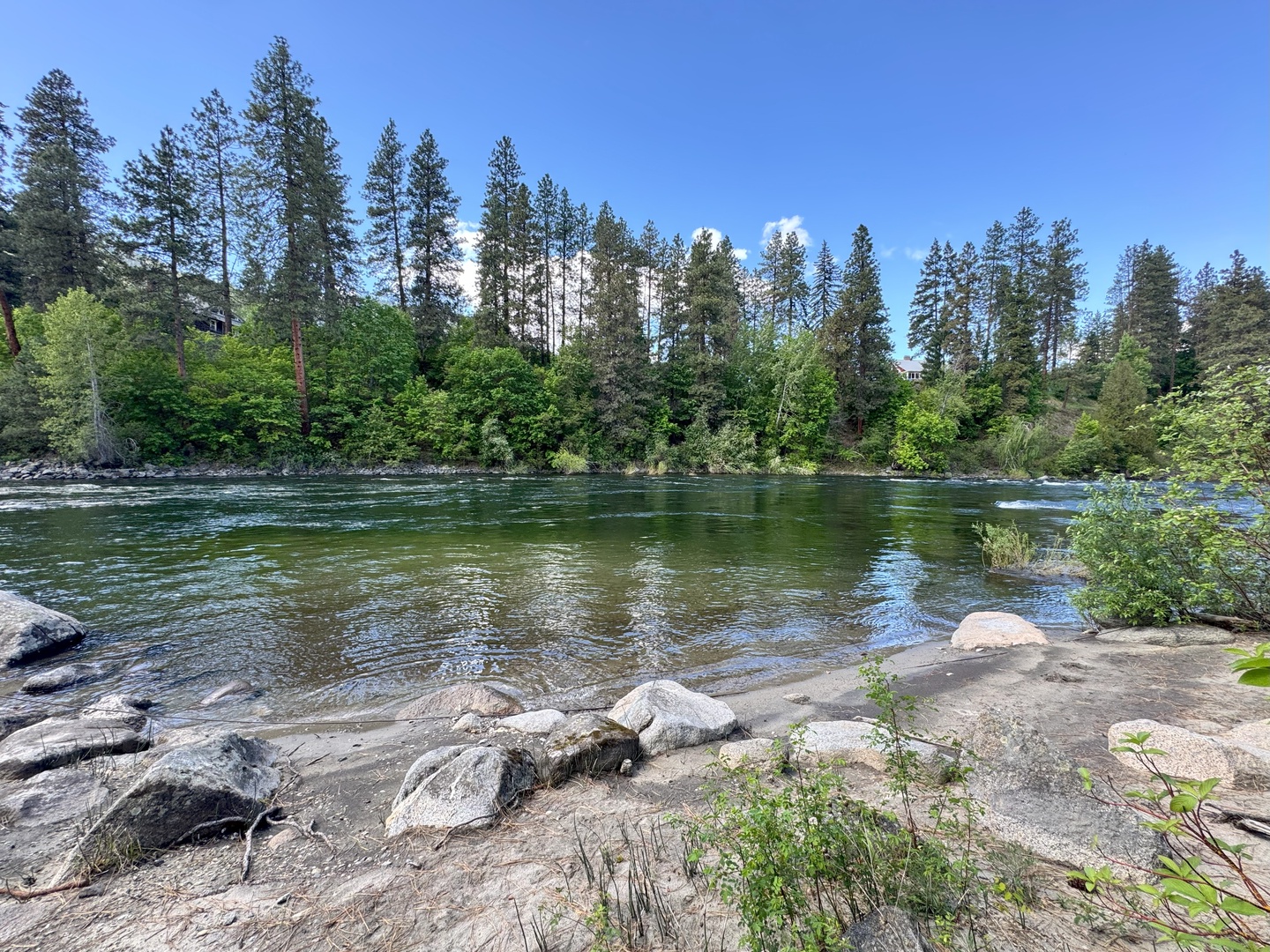 Riverside Lodge