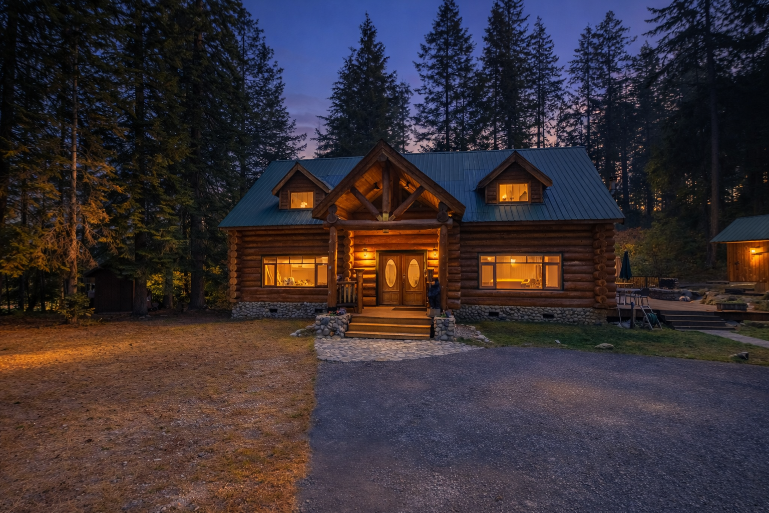Soaring Pines Lodge | Log Lodge Living | Pool Table | Hot Tub