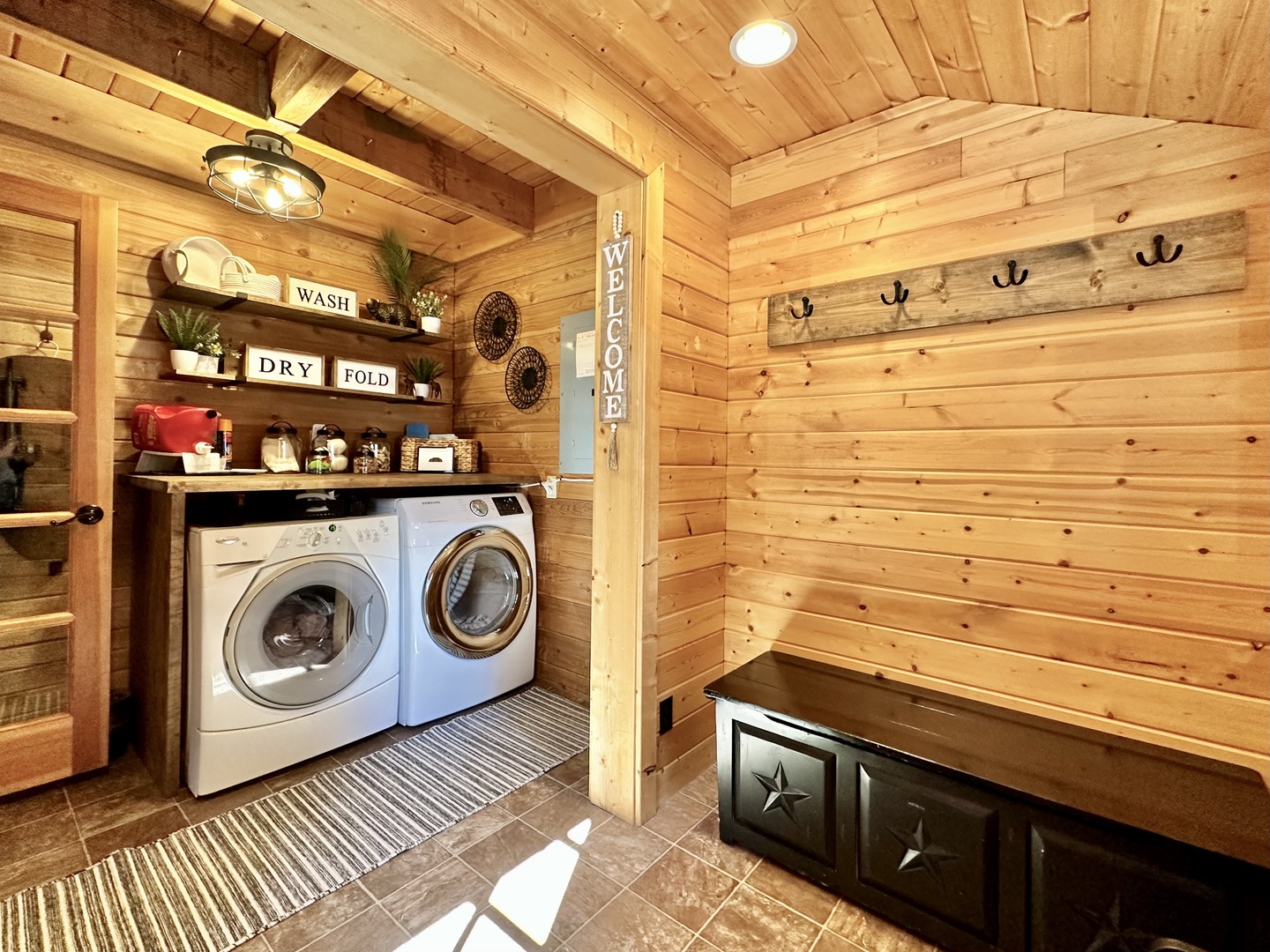 Laundry Room With Cabin Décor - Soul & Lane