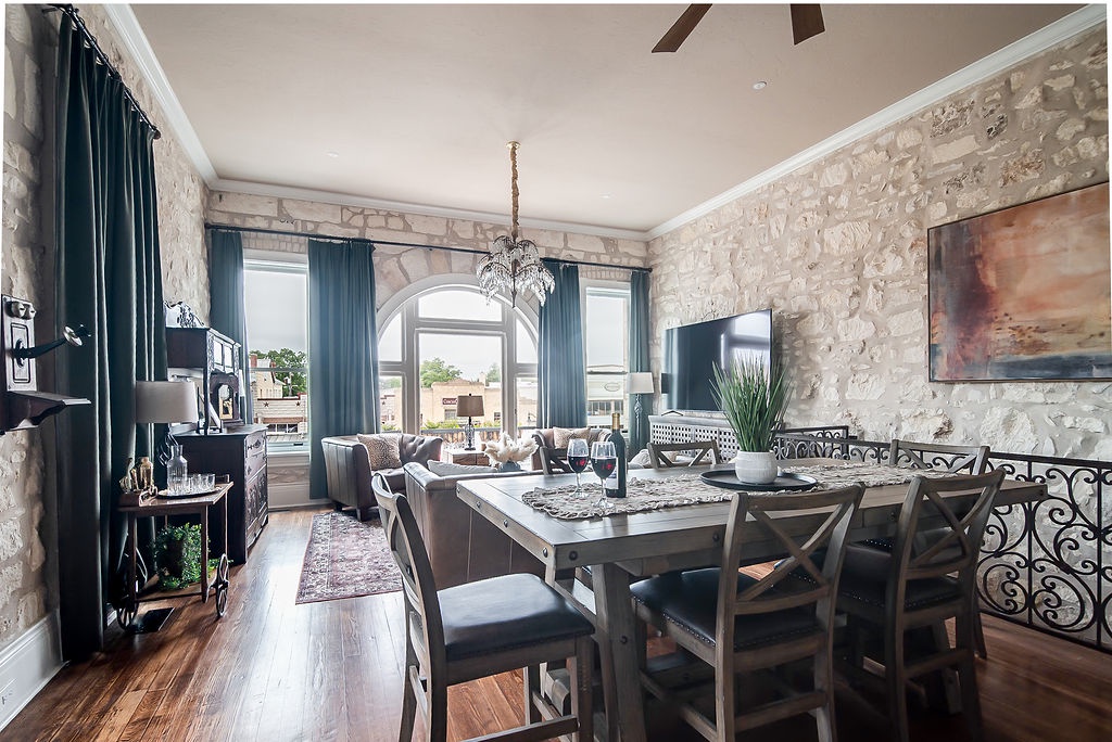 Historic Luxury Suite w/Rooftop Deck Overlooking Main Street