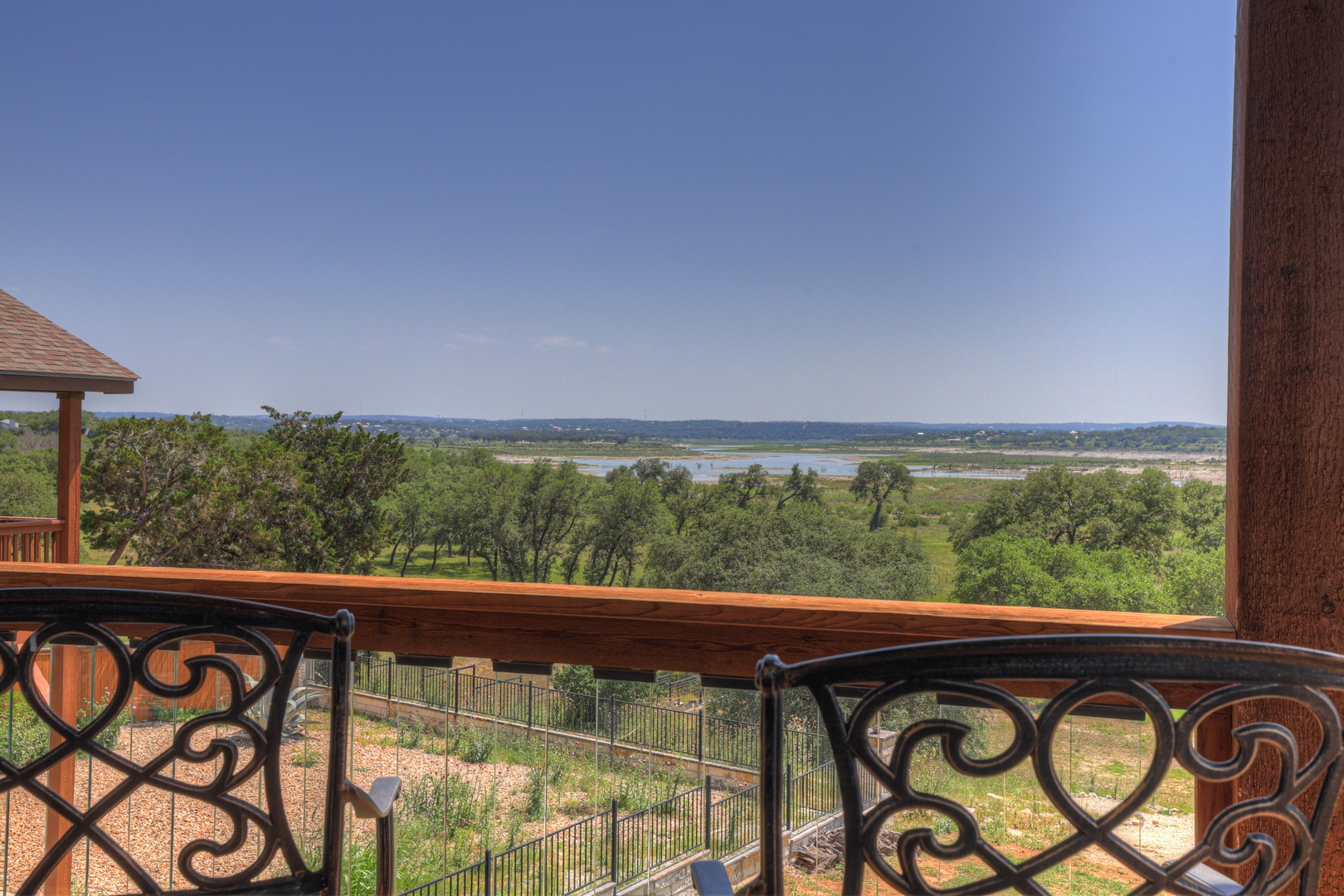 Relax at The Lake House – Stunning Balcony Views!