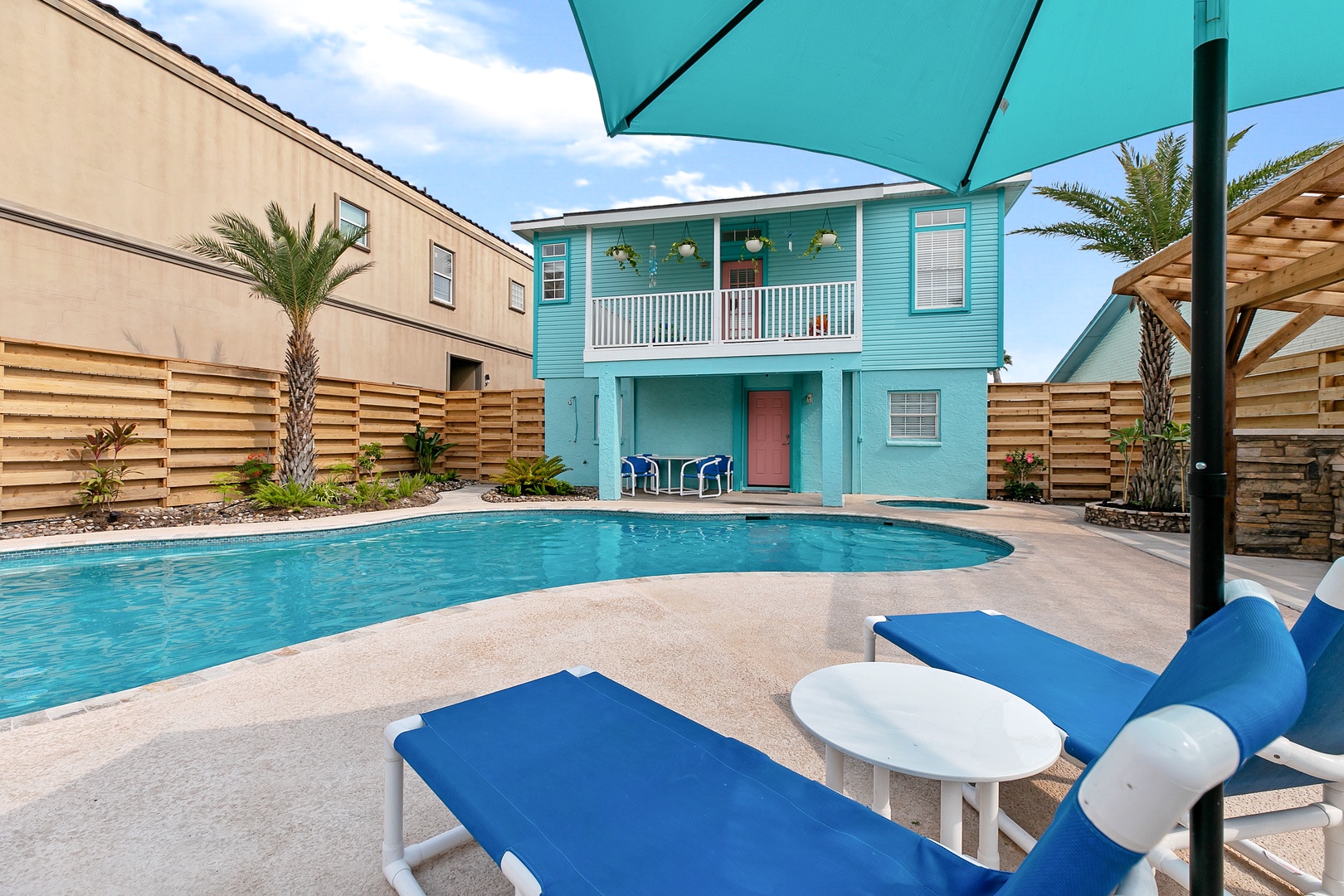 New! Luxury Beach House with Pool, Hot Tub and Grilling Station!