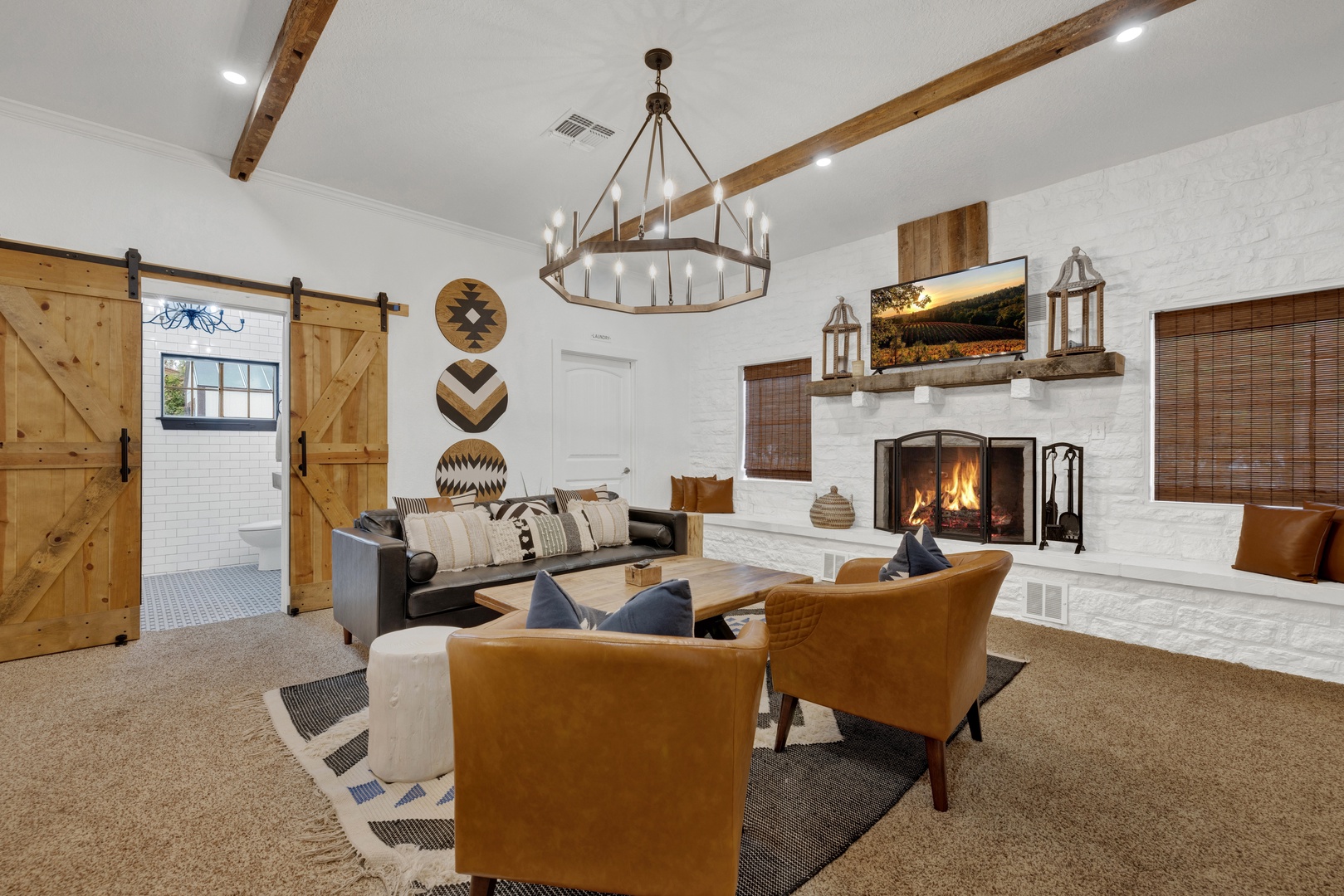 Poplar Place Main with Hot Tub