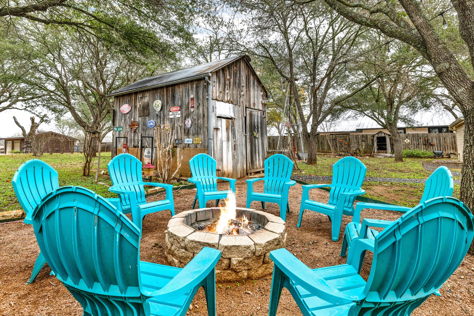 The Country Haus | 1 mi to Town | Firepit | Grill