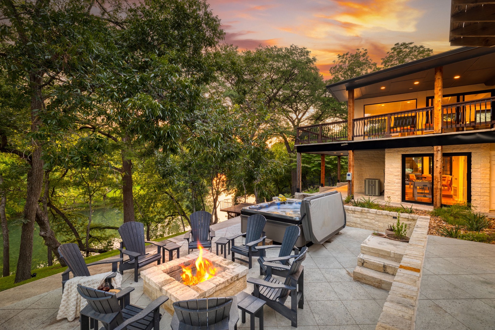 Luxury Riverfront Villa w/Firepit & Game room!
