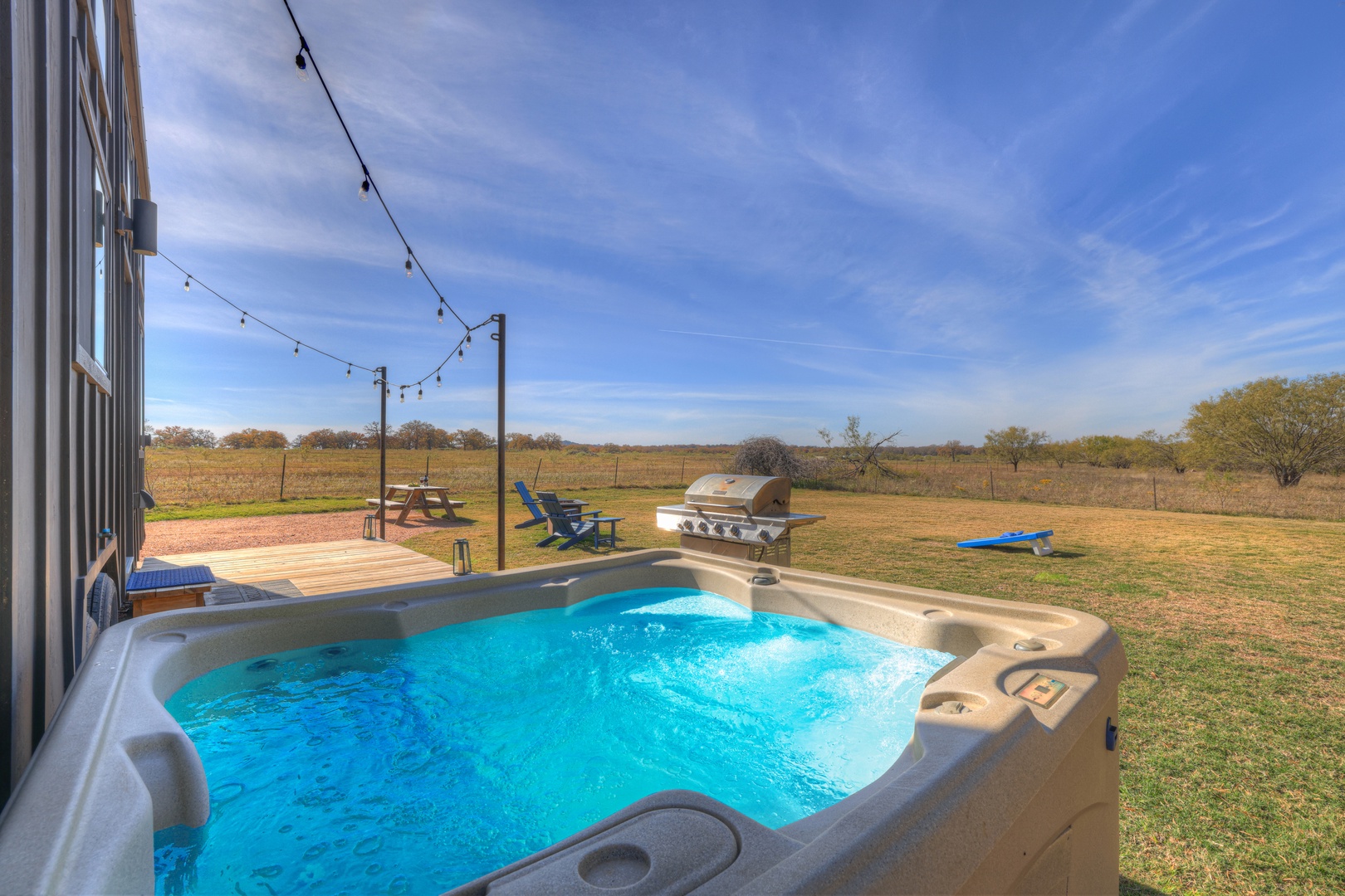 Henley-Lux Tiny Home-Hot Tub-Fire Pit