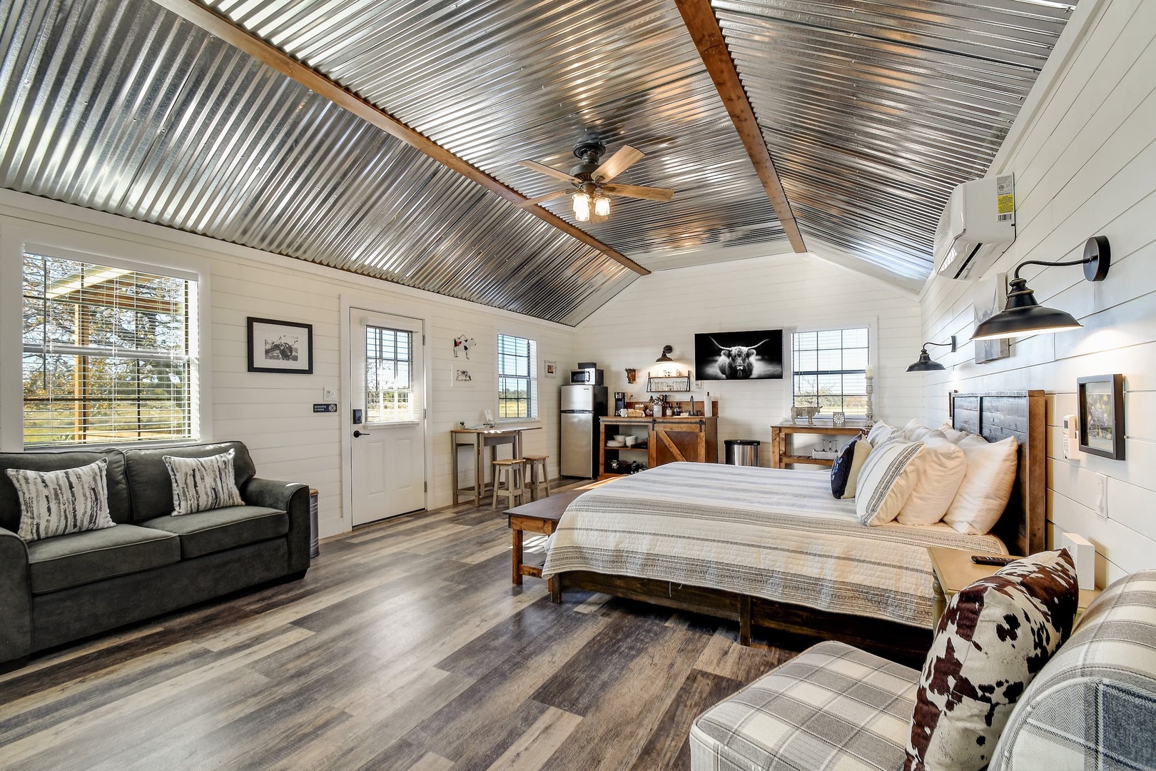 Holy Cow Cottage w/Amazing Hill Country Views