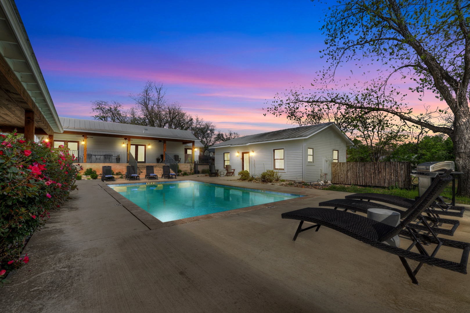 Schubert Inn Cottage With Pool