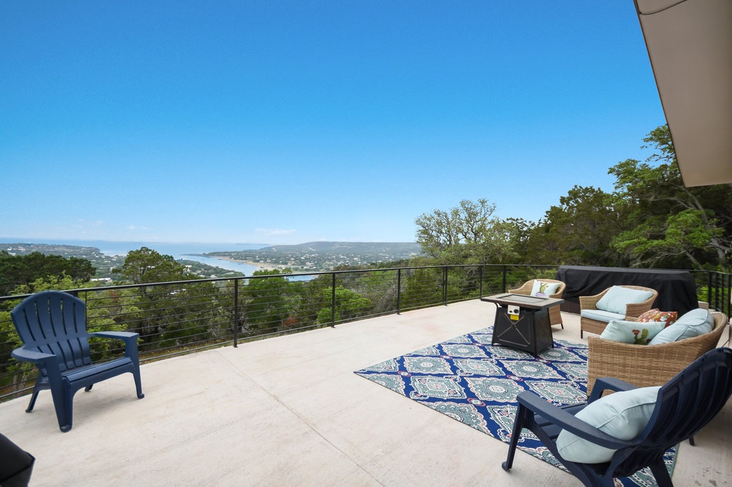 Lake Buchanan Retreat w/Hot-Tub