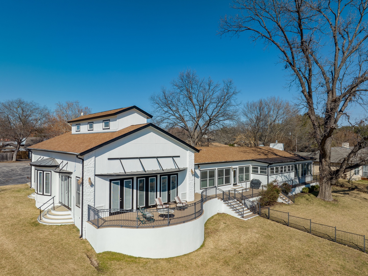 Dazzling house in Austin, Texas lets the family enjoy an indoor