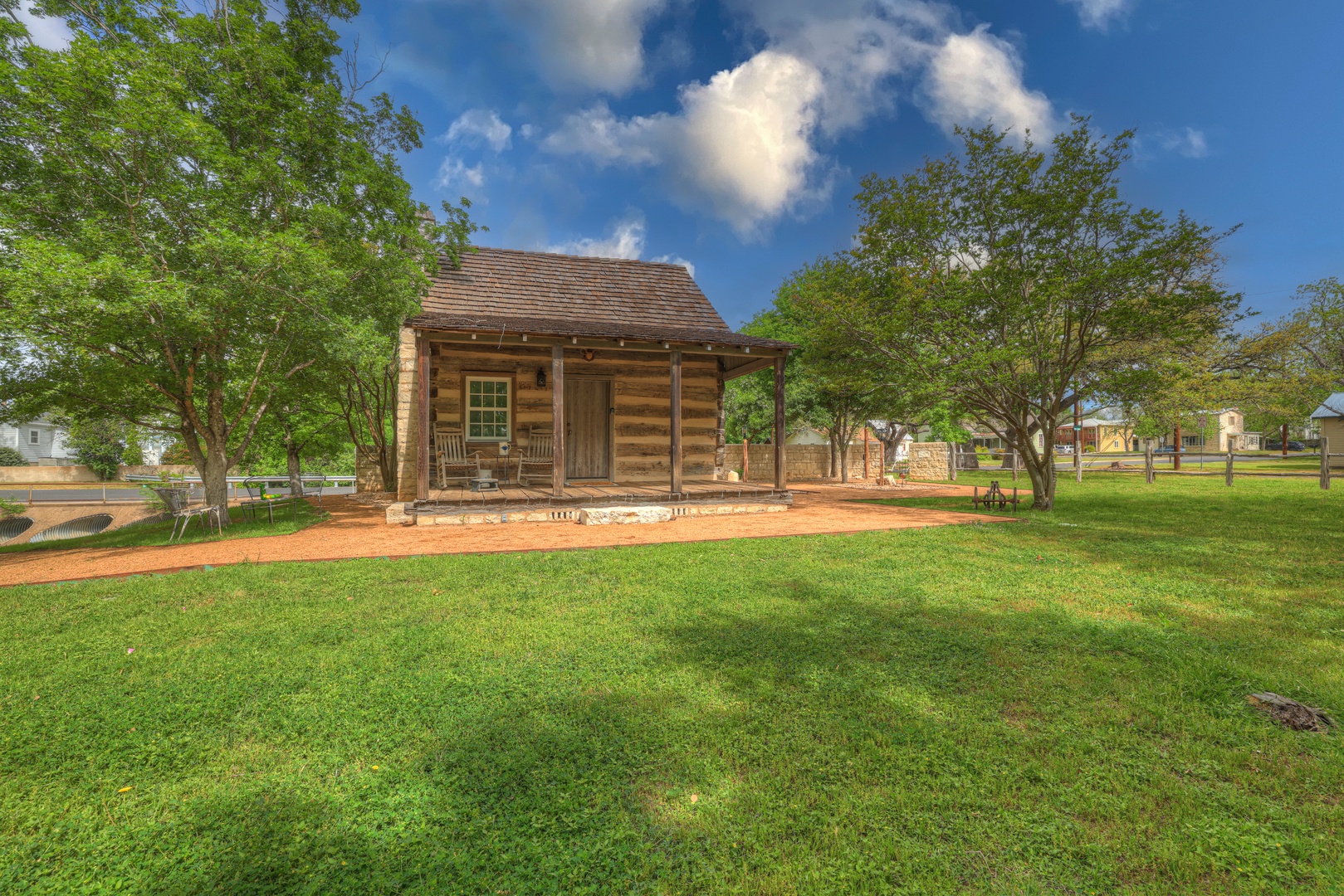 Town Creek Cabin Walk to Main St