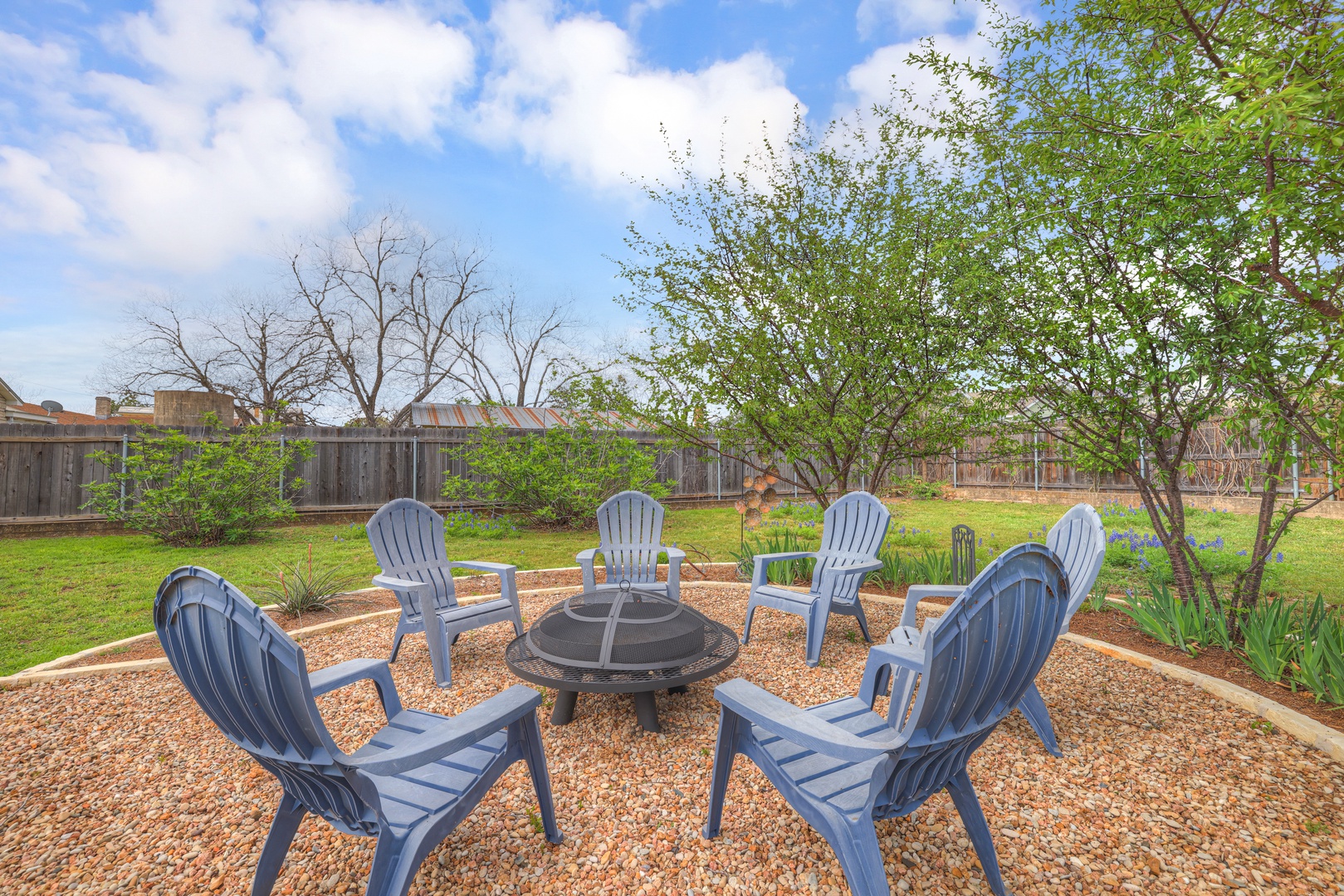 Cora Street Cottage with Fire Pit