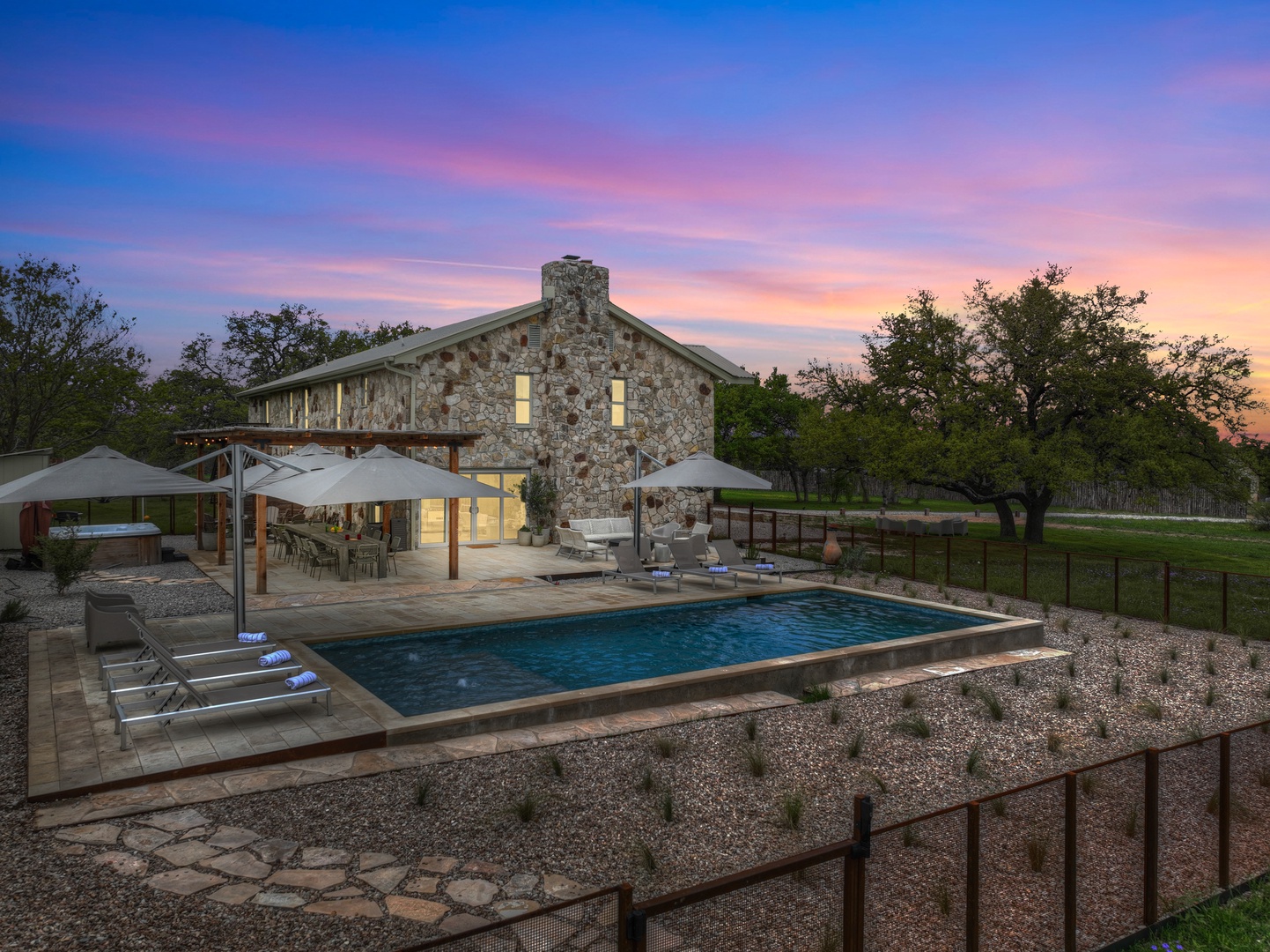 Grasslands: Pool and Hot-Tub Hill Country Views on the Wine Trail!