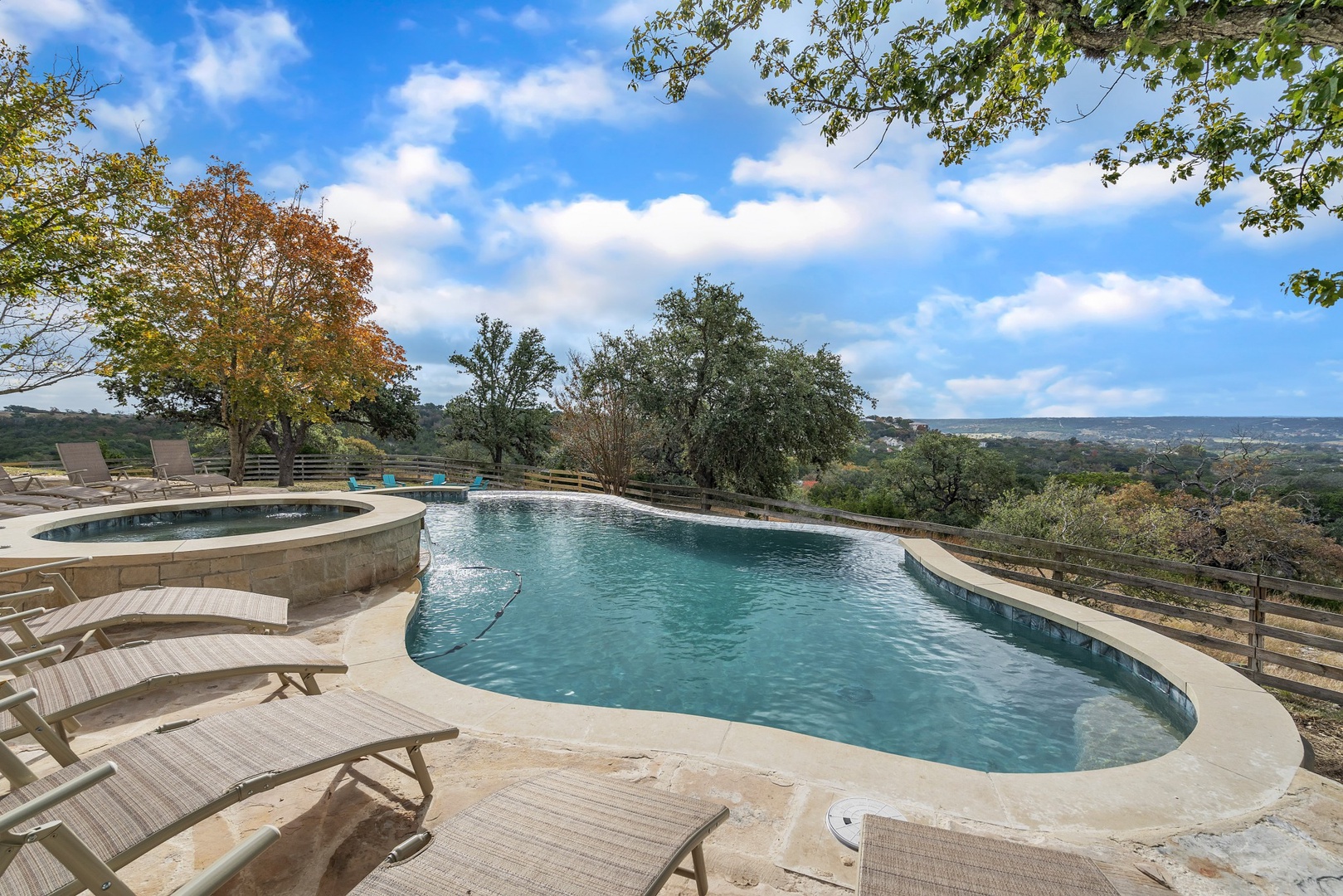 Stunning Ranch Villa w/Pool, Game-Room, Hot-tub, Fire-Pit, and Gorgeous Views!