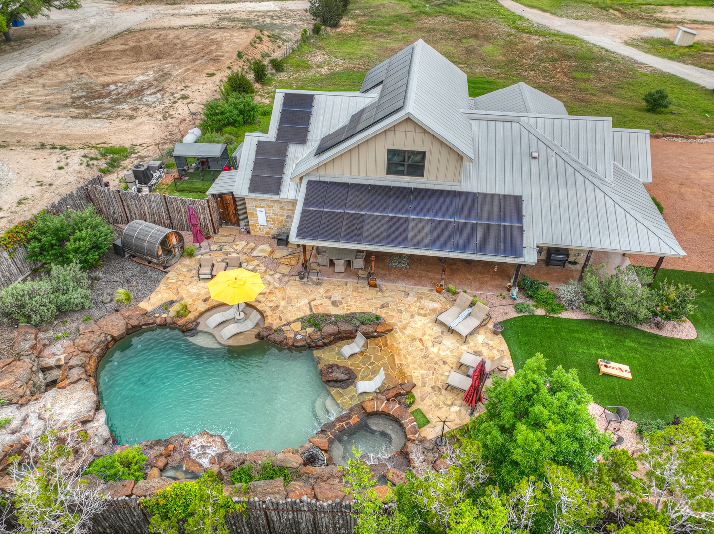 West End Lodge Resort Style Pool