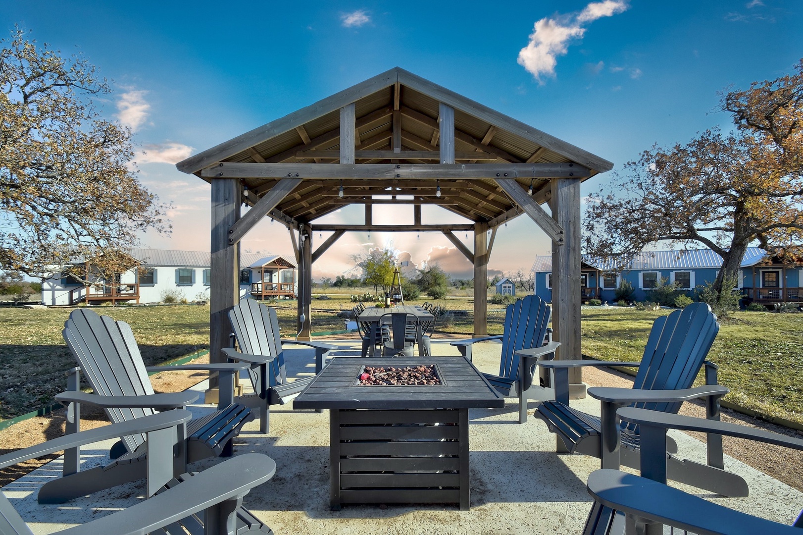 Windmill Meadows Cottages-Firepit-Hill Country Views!!