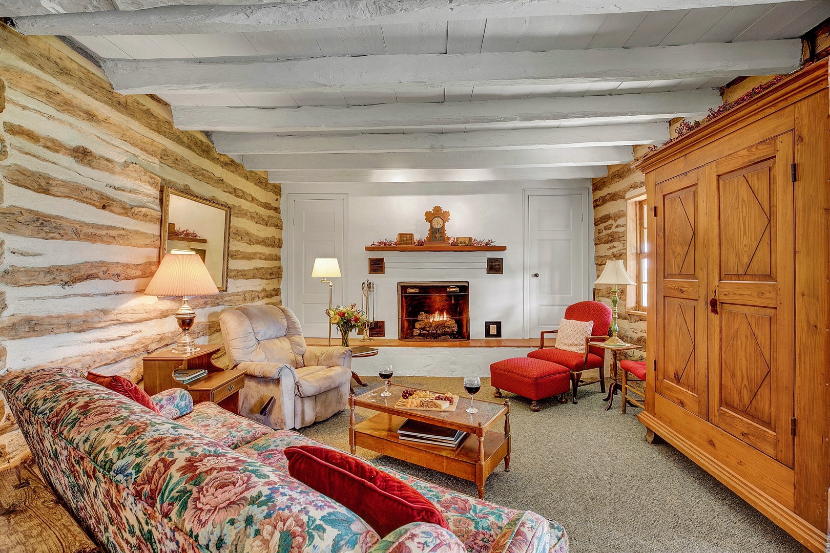 Historic Log Cabin Retreat Near Town on 5 Acre's!