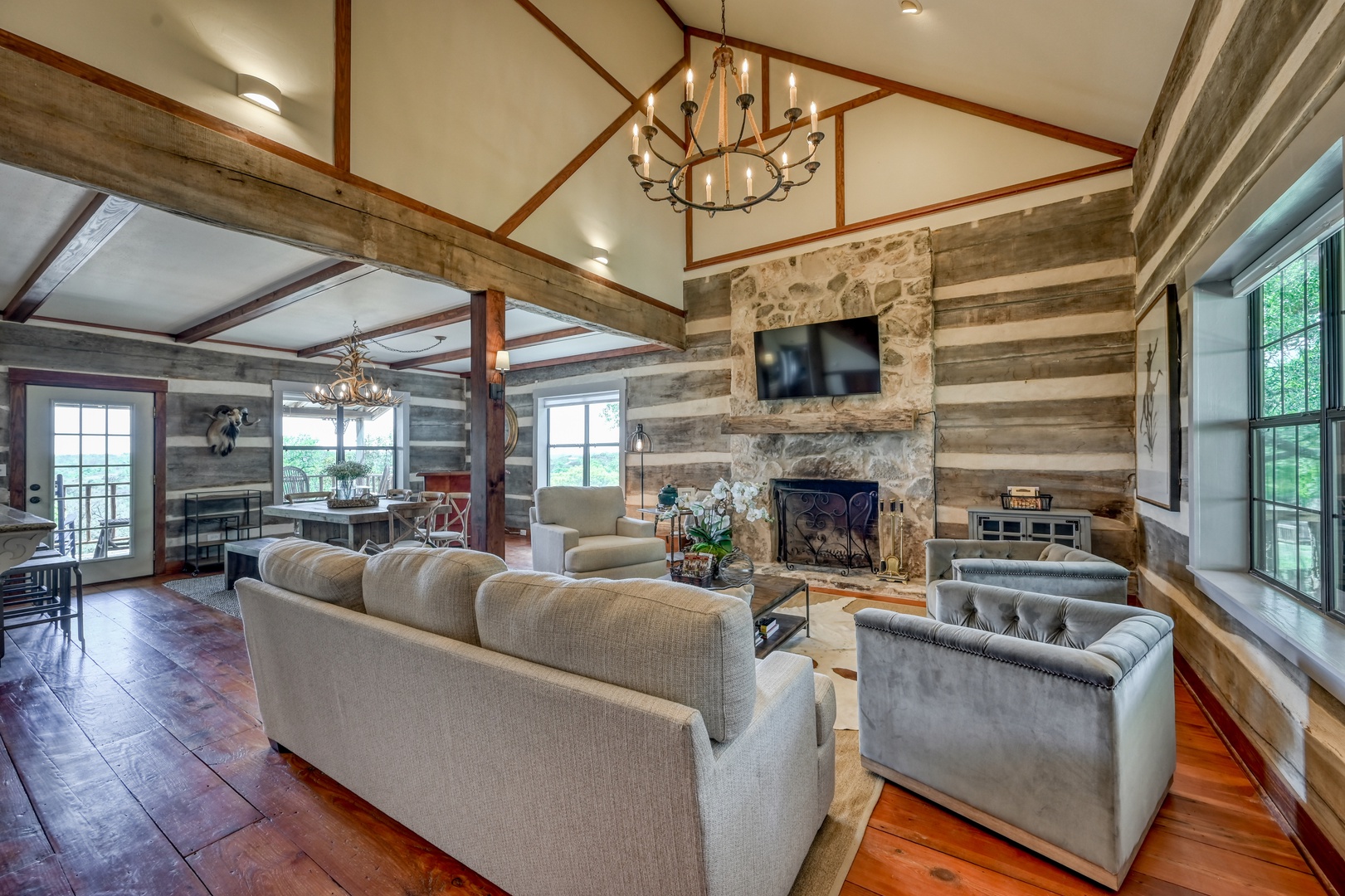 Luxury 23-AC Ranch Hot-Tub, Near Luckenbach!