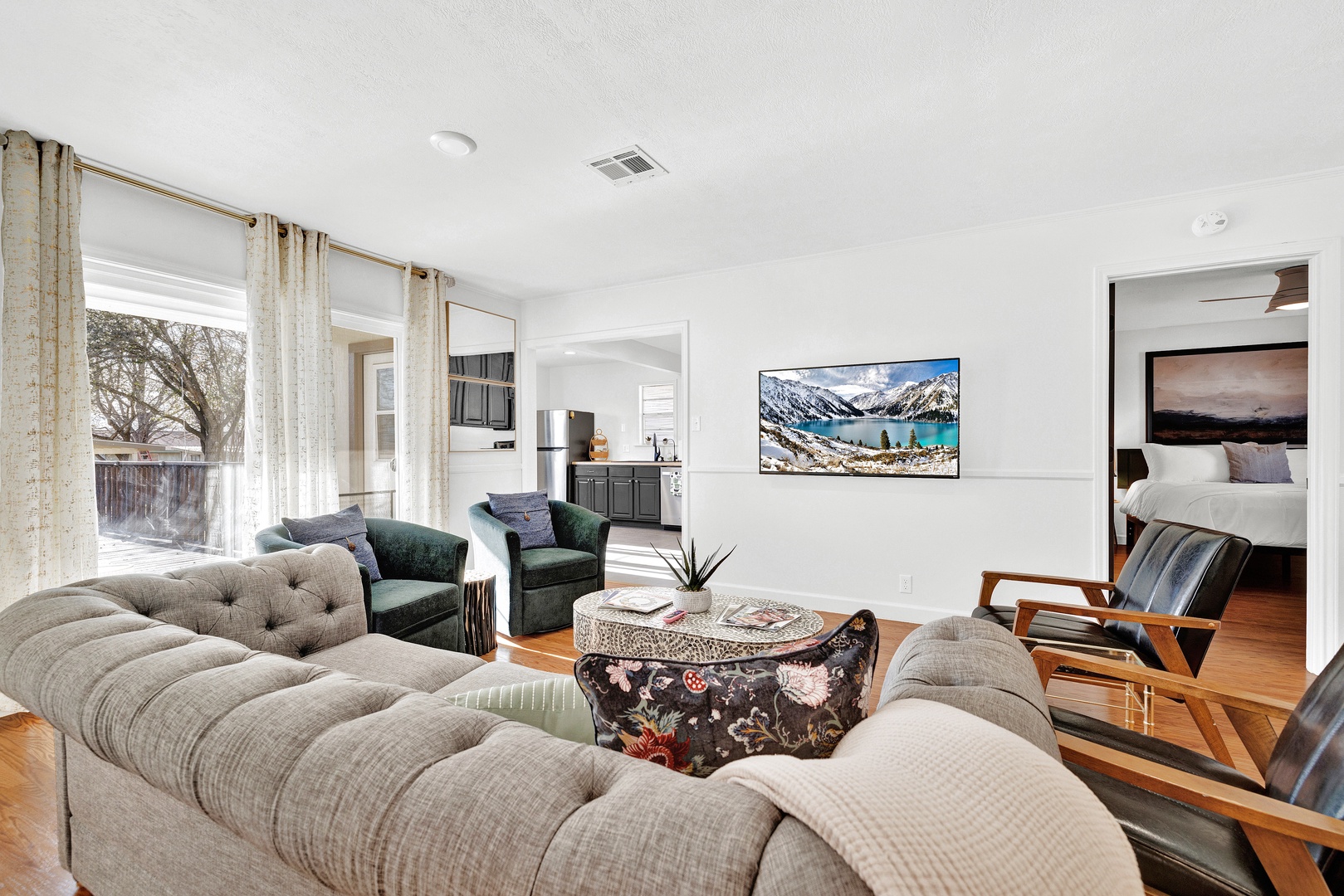 Elegant and Stylish | Glenmoor Abode | 5 min to Town
