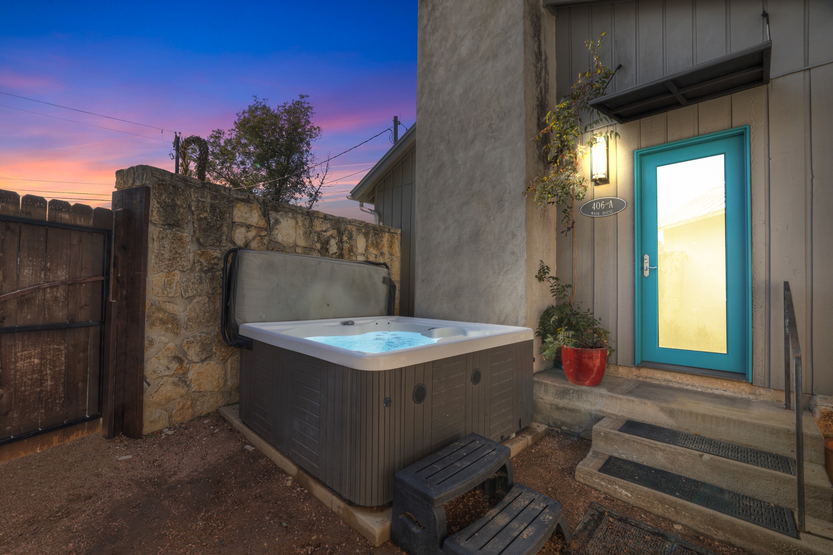 406 Lodge-A: Hot-Tub & 2 Blks to Main St.
