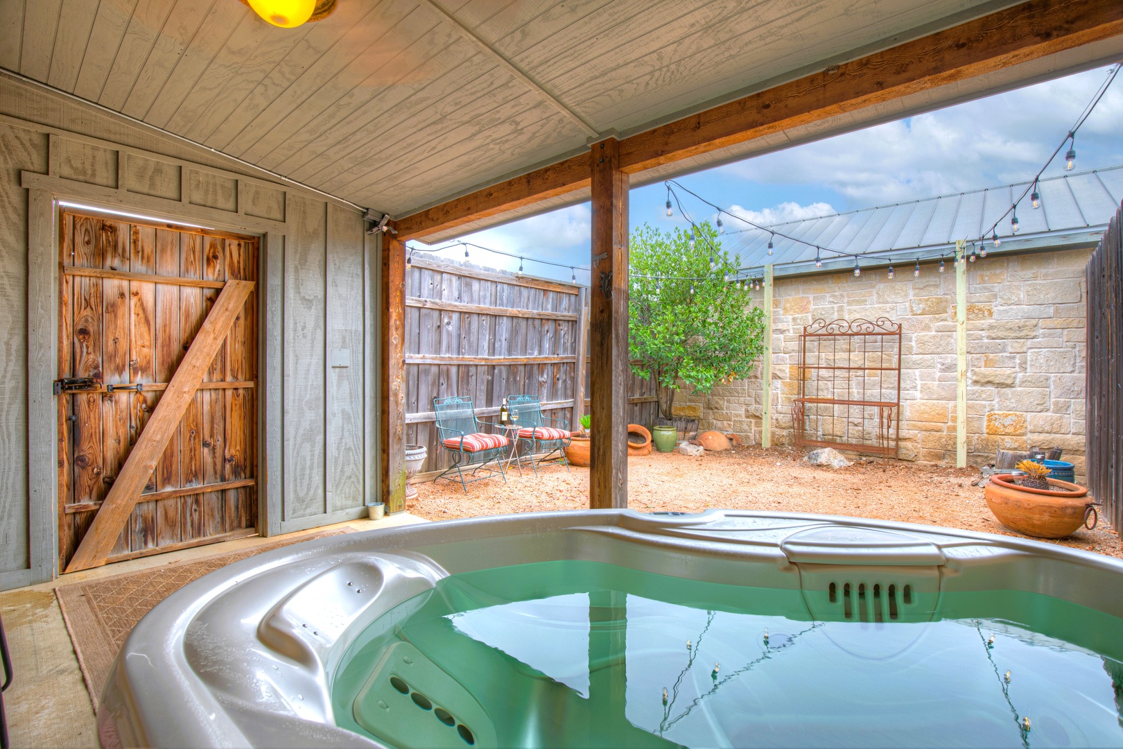 Romantic Oasis w/Hot Tub Near Fred and Wineries!