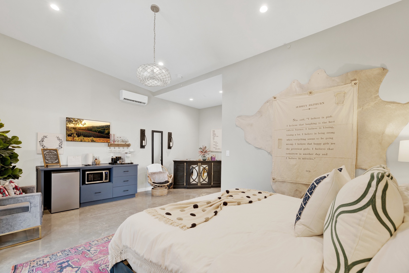 Pop 1: Hot-Tub 3 Min drive to Main St.