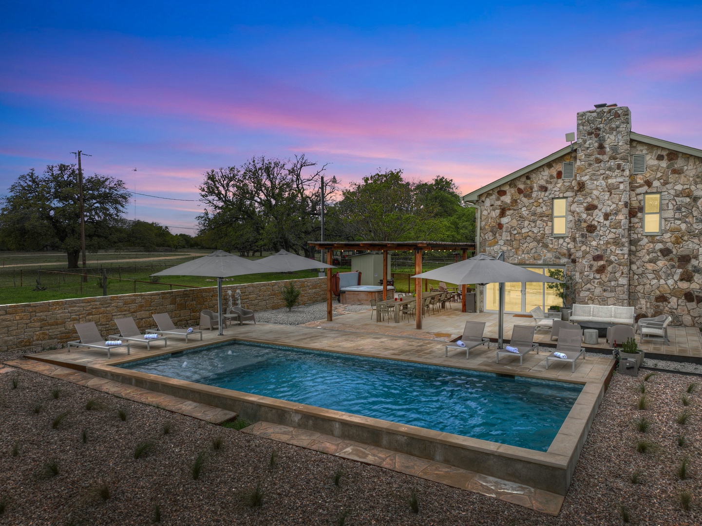 Grasslands Pool Hot Tub Hill Country Views