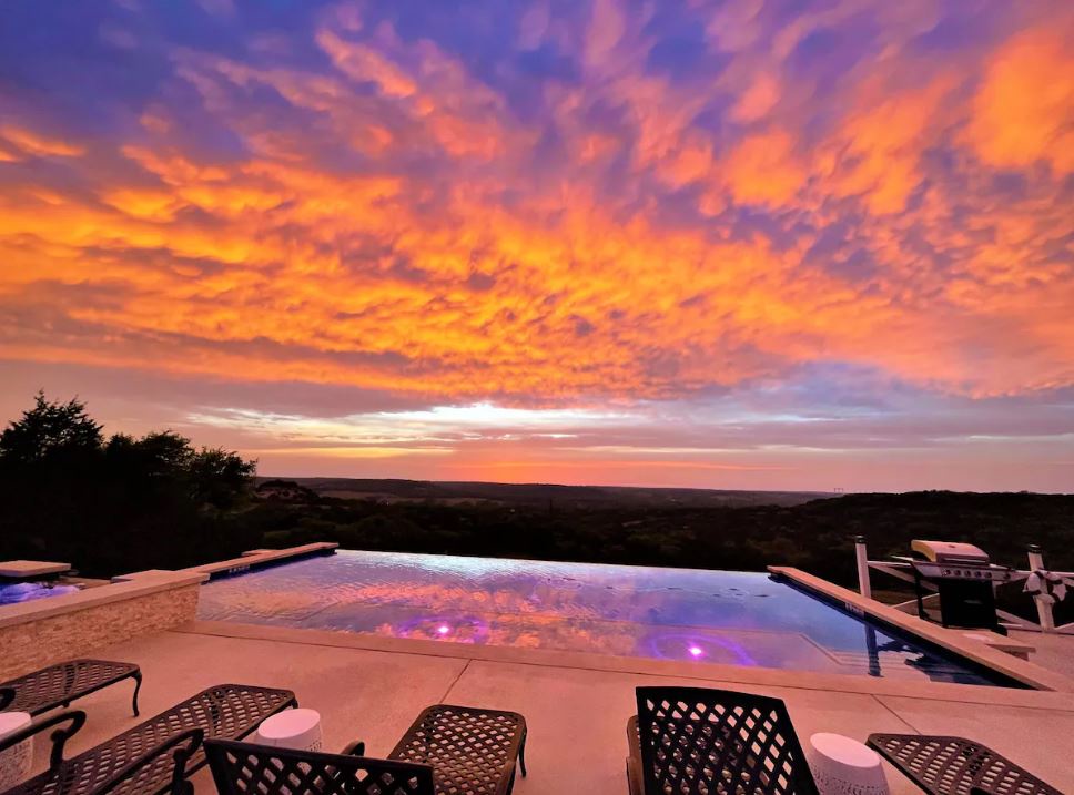 Hilltop Hideaway-Infinity Pool and Stunning Views