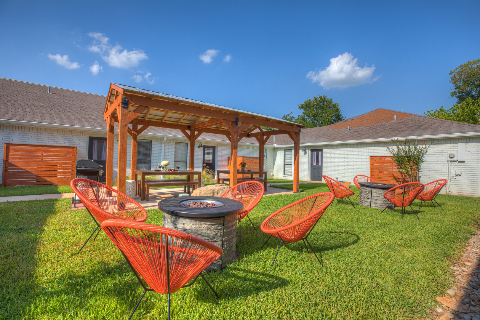 Modern Hill Country Casita w/Hot-Tub, Near Main St