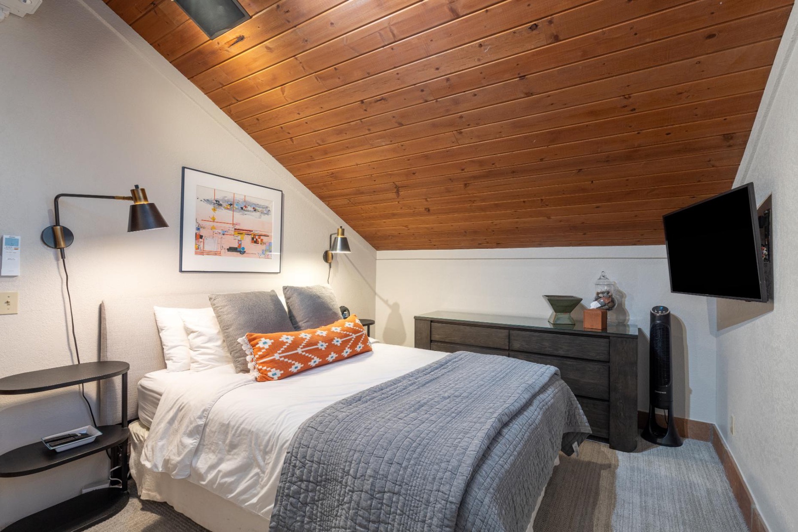 Guest Bedroom 3 - Queen (Upper Level) AC