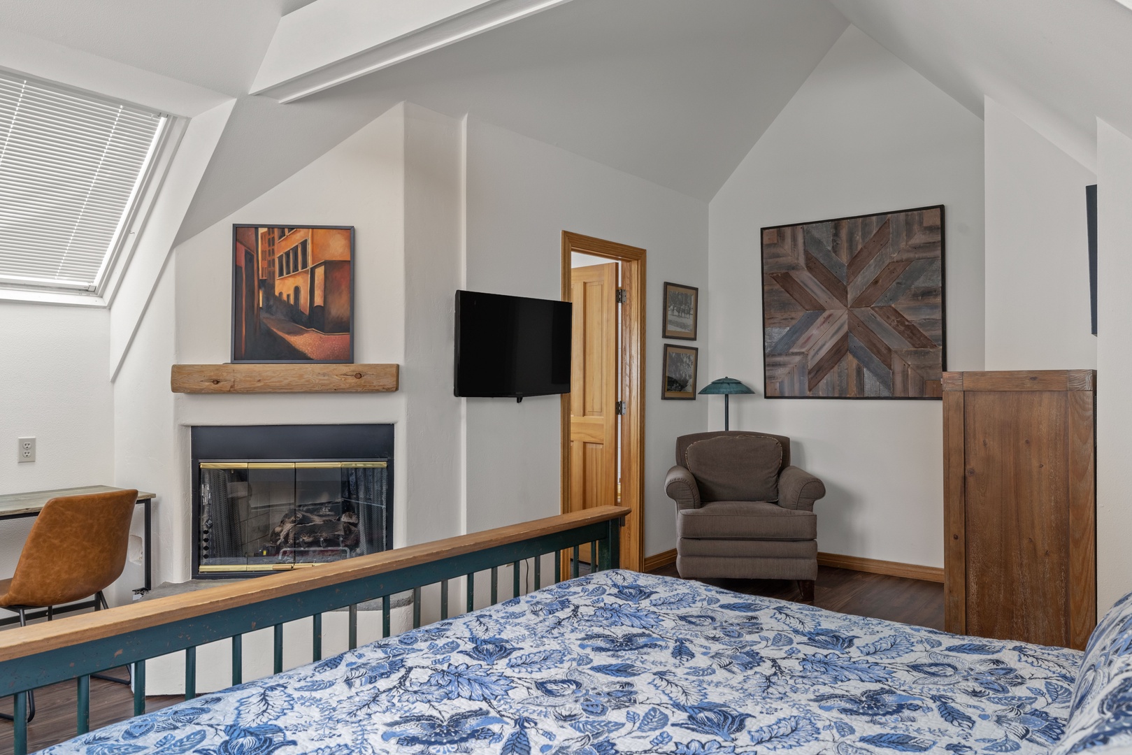 Upstairs Primary bedroom, king bed with en suite bath