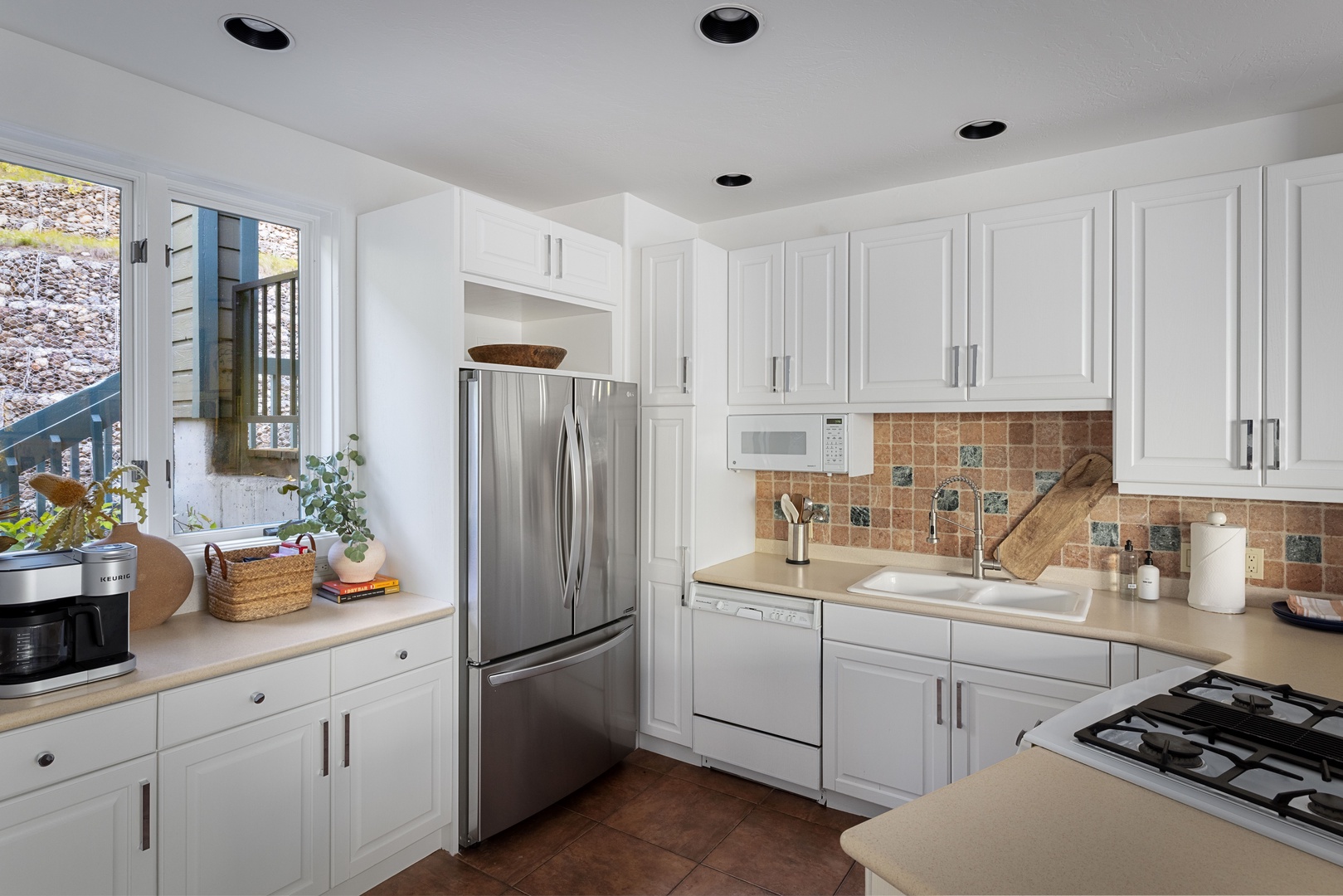 Updated kitchen with coffee bar