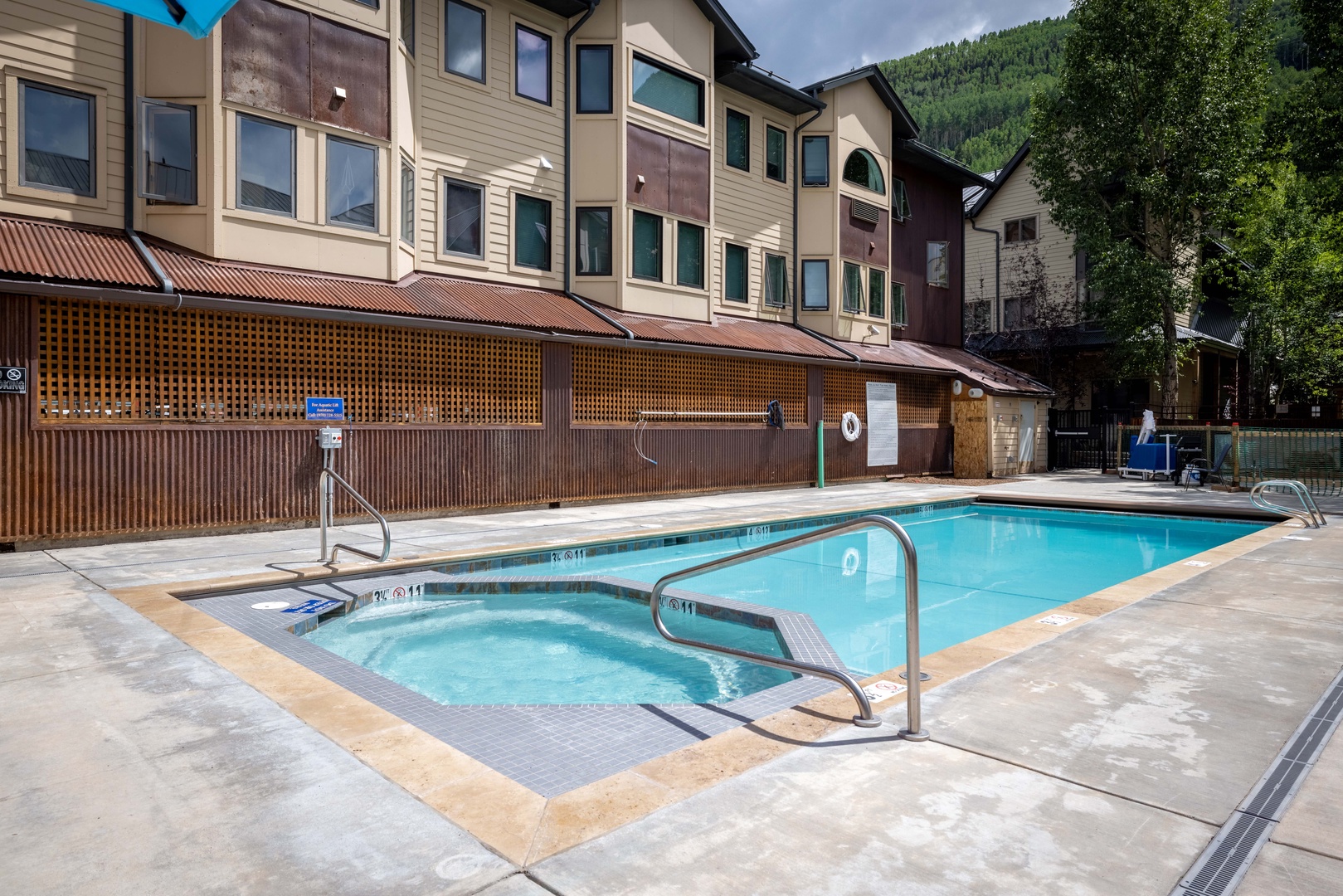 Lulu City's common pool and hot tub - open seasonally